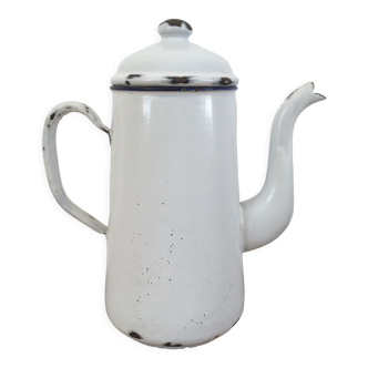 Cafetière blanche en tôle émaillée