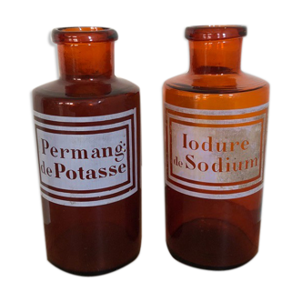 2 pharmacy vials