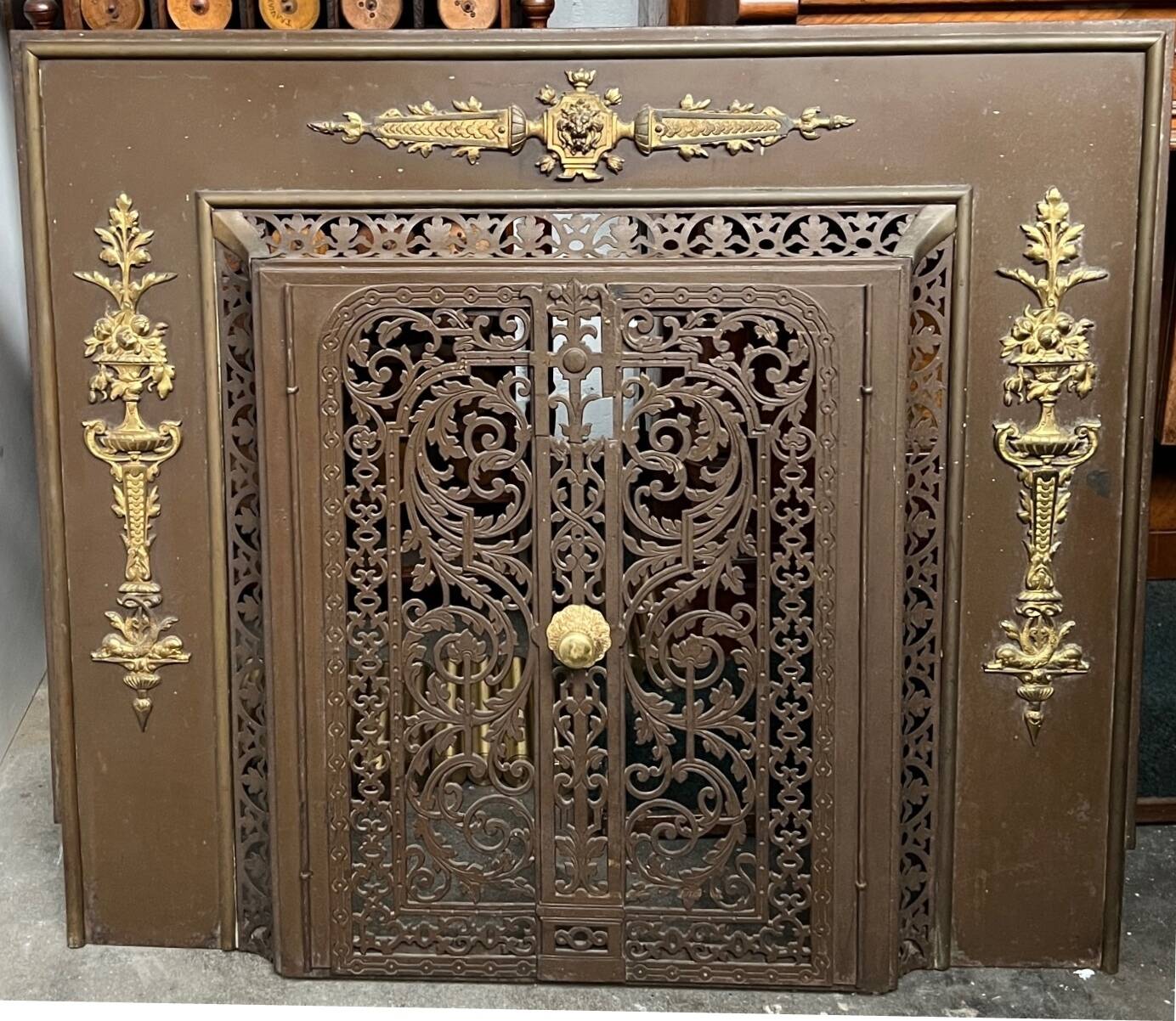 Fireplace screen in the Napoleon III style.