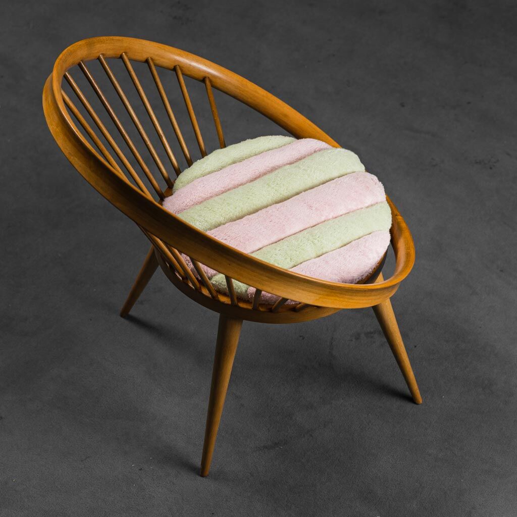 circular armchair in 60s vintage modern sponge