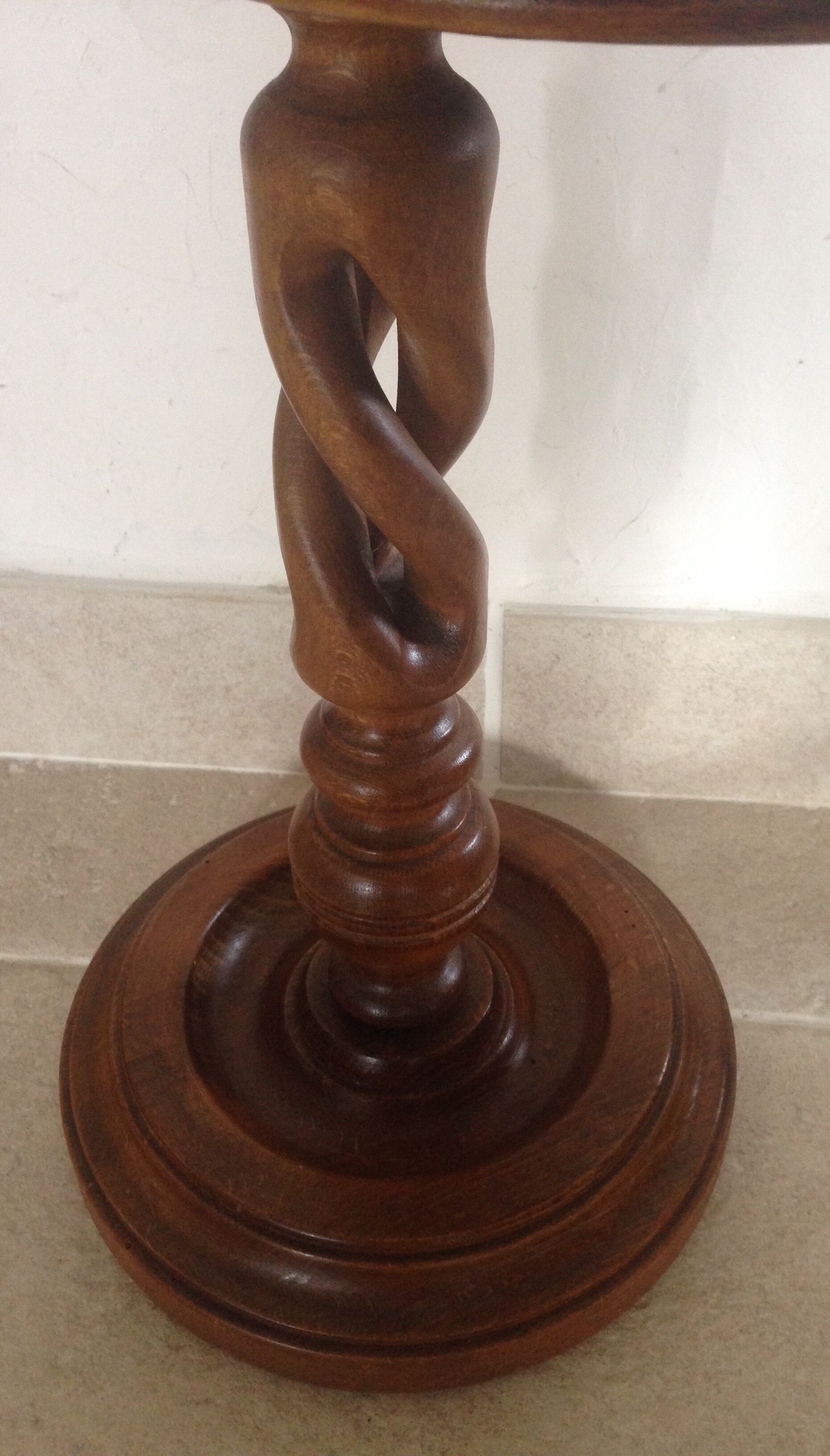 Ashtray on foot and tablet