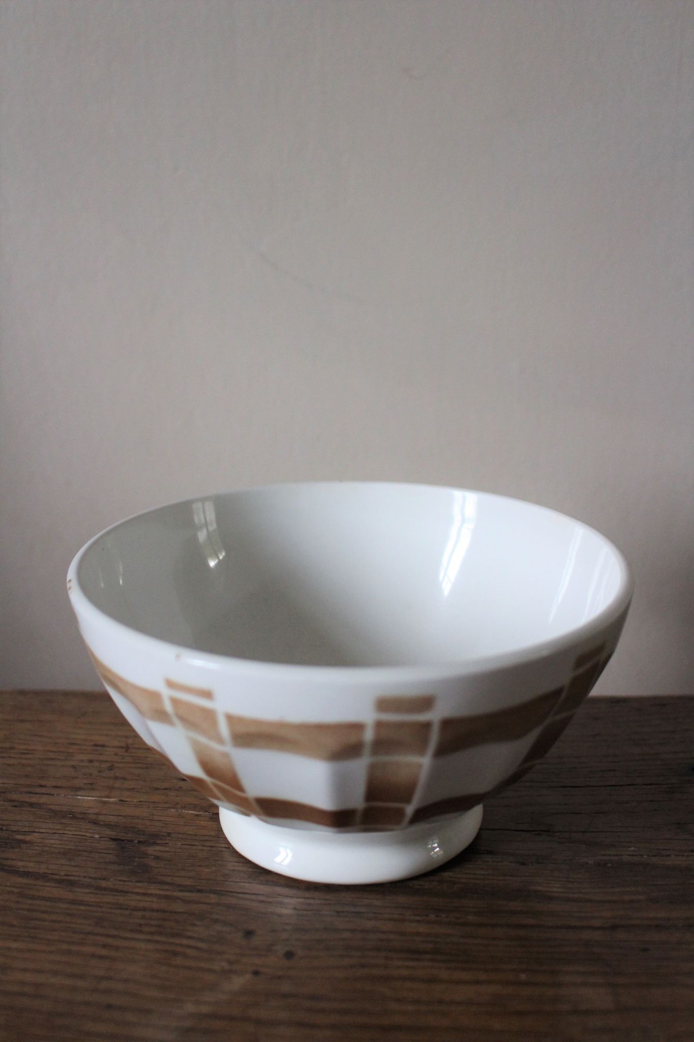 Vintage bowl on foot with brown brown tartan motif white earthenware