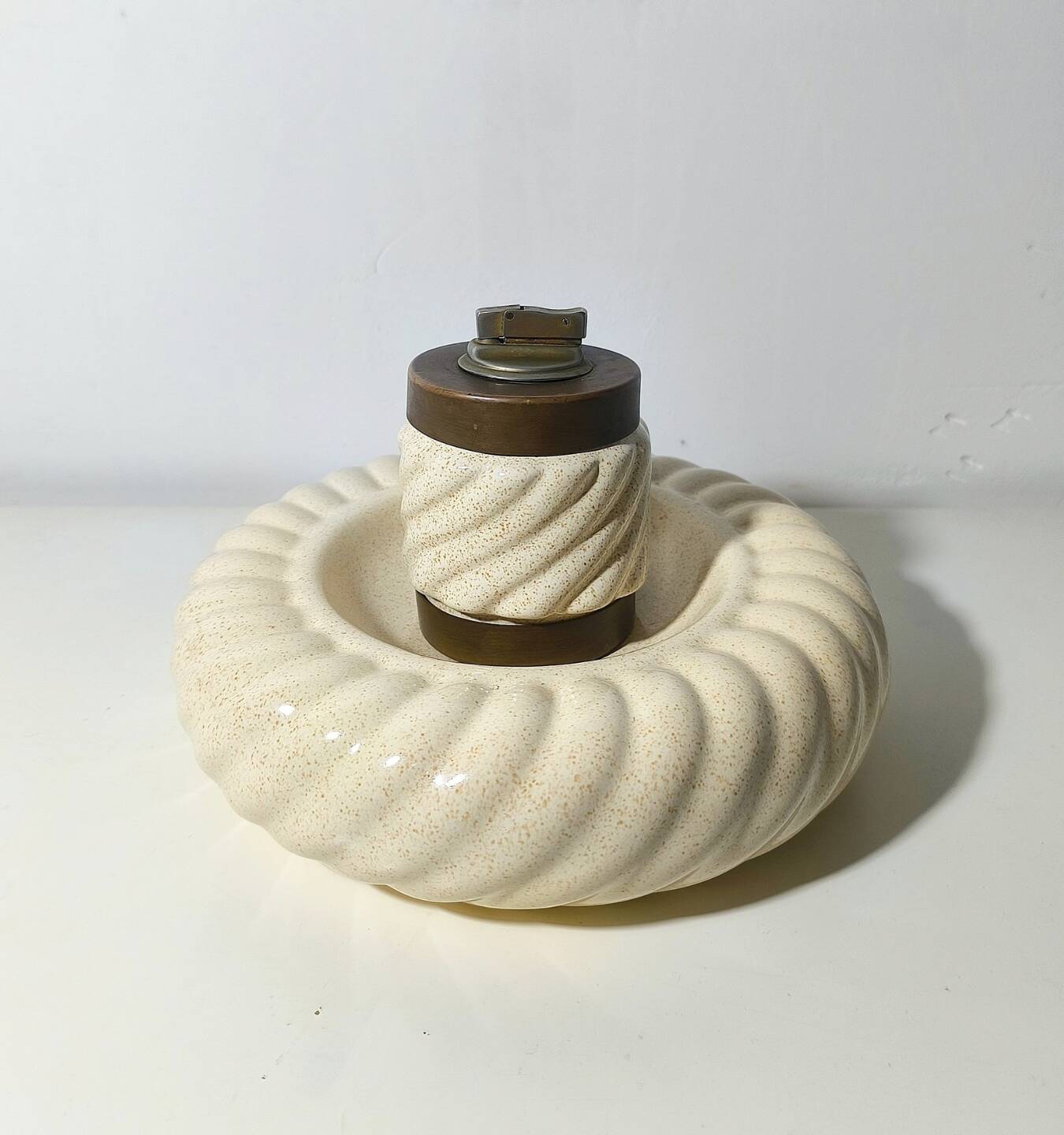 Ensemble briquet et cendrier en laiton céramique de Tommaso Barbi, Italie, années 1960