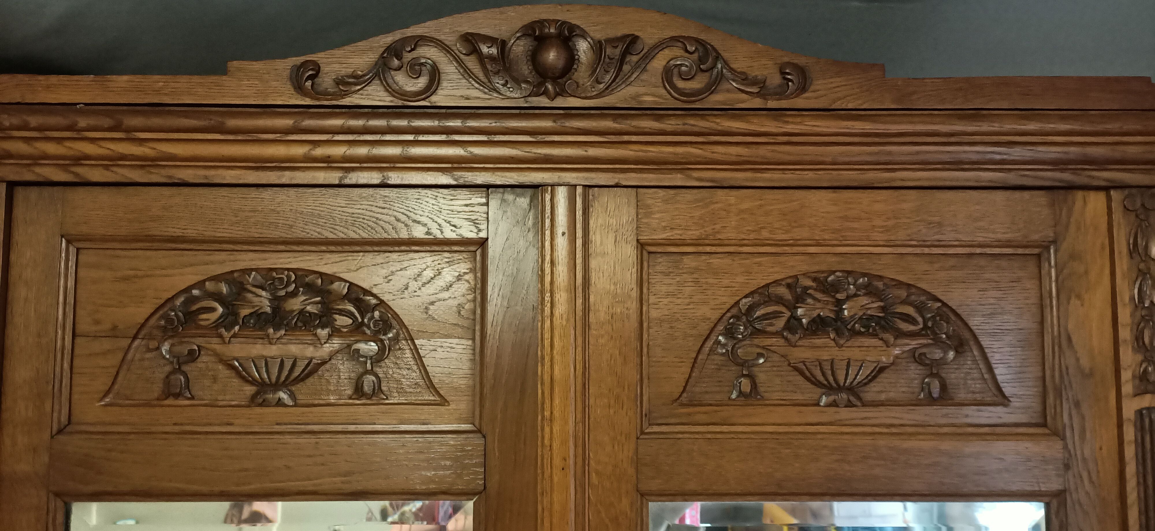 2-door old mirror cabinet