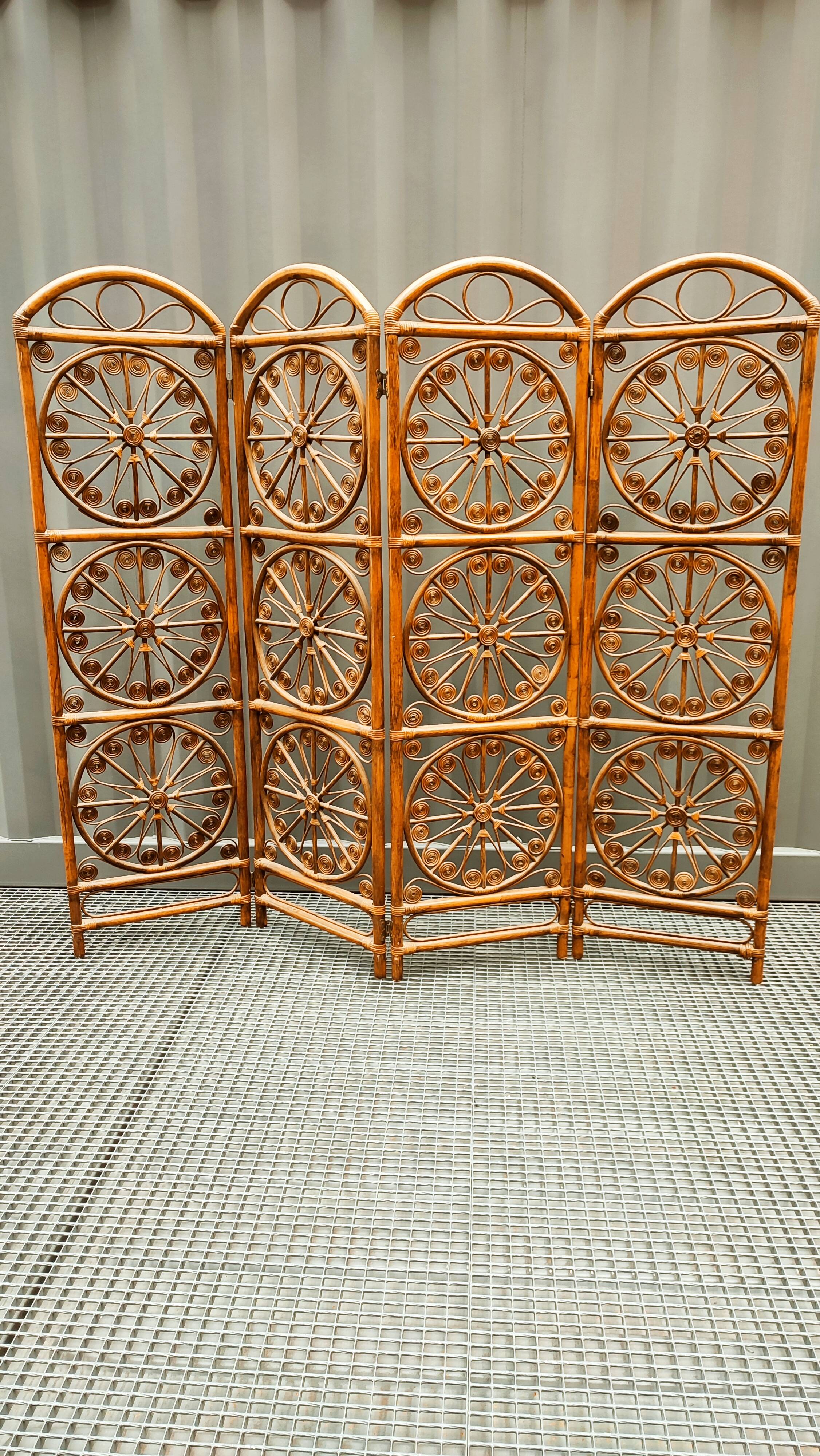 4-leaf peacock rattan screen