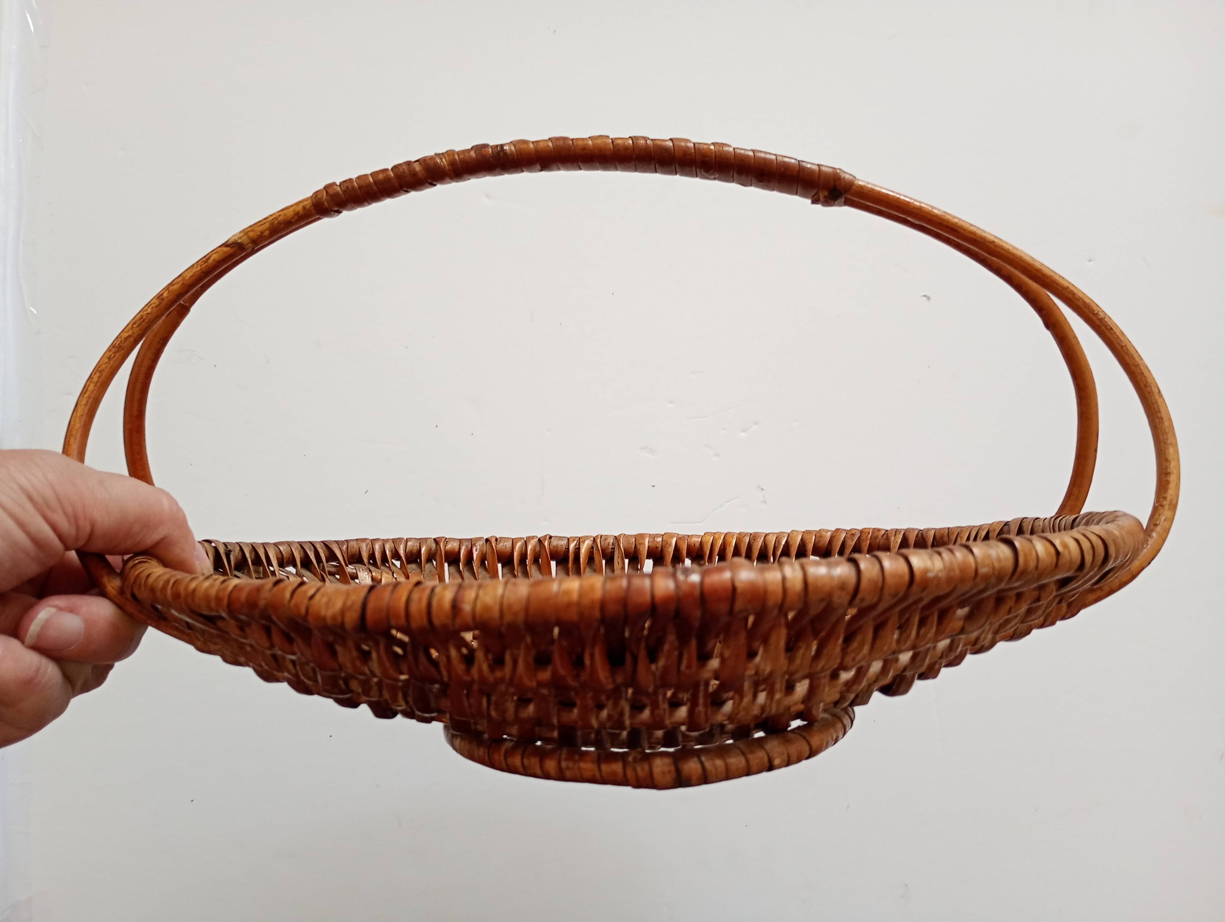 Panier plat en osier tressé