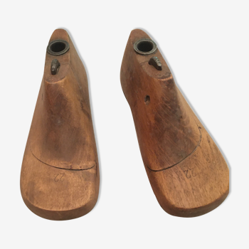 Pair of wooden shoetrees