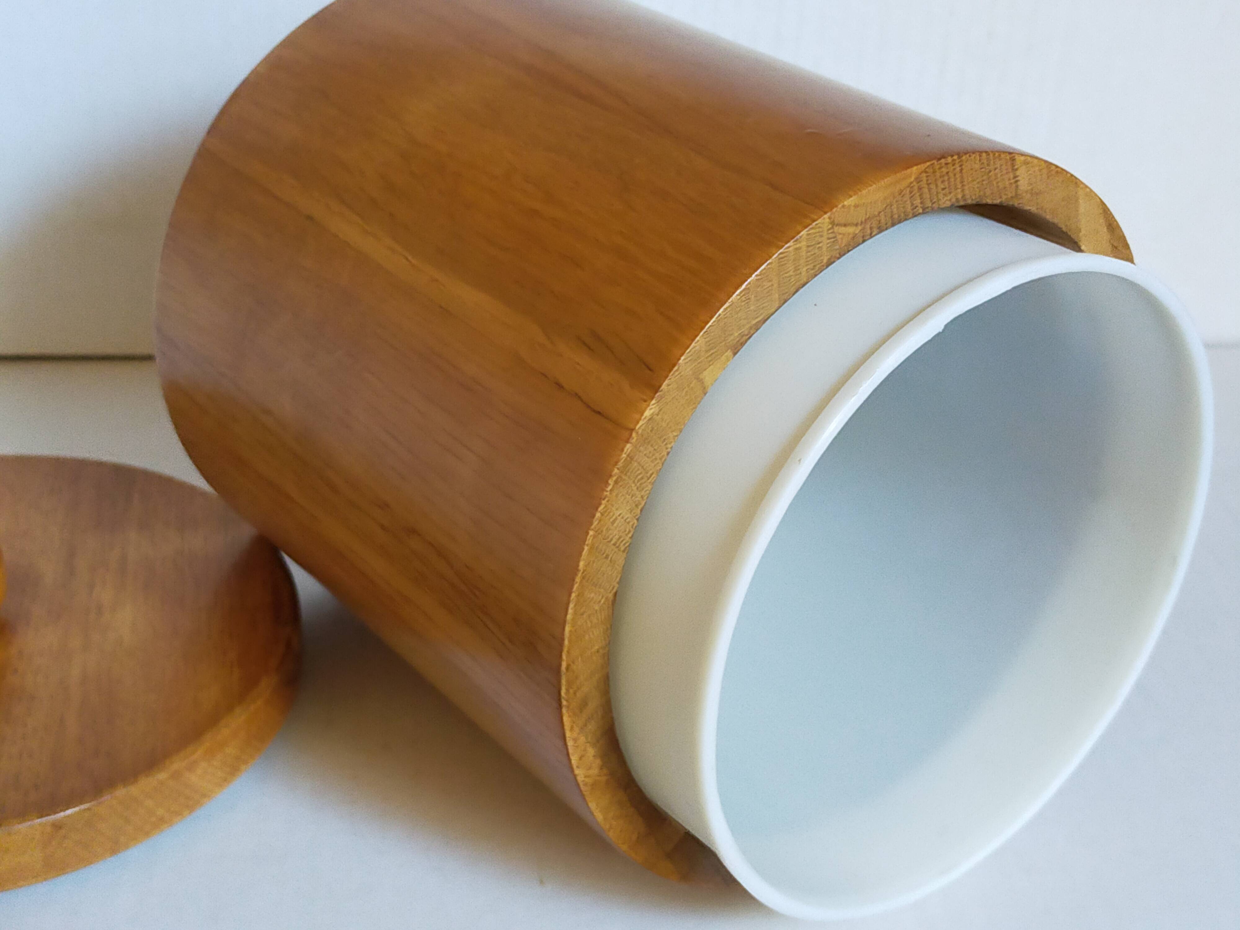 Vintage varnished solid blond wood box