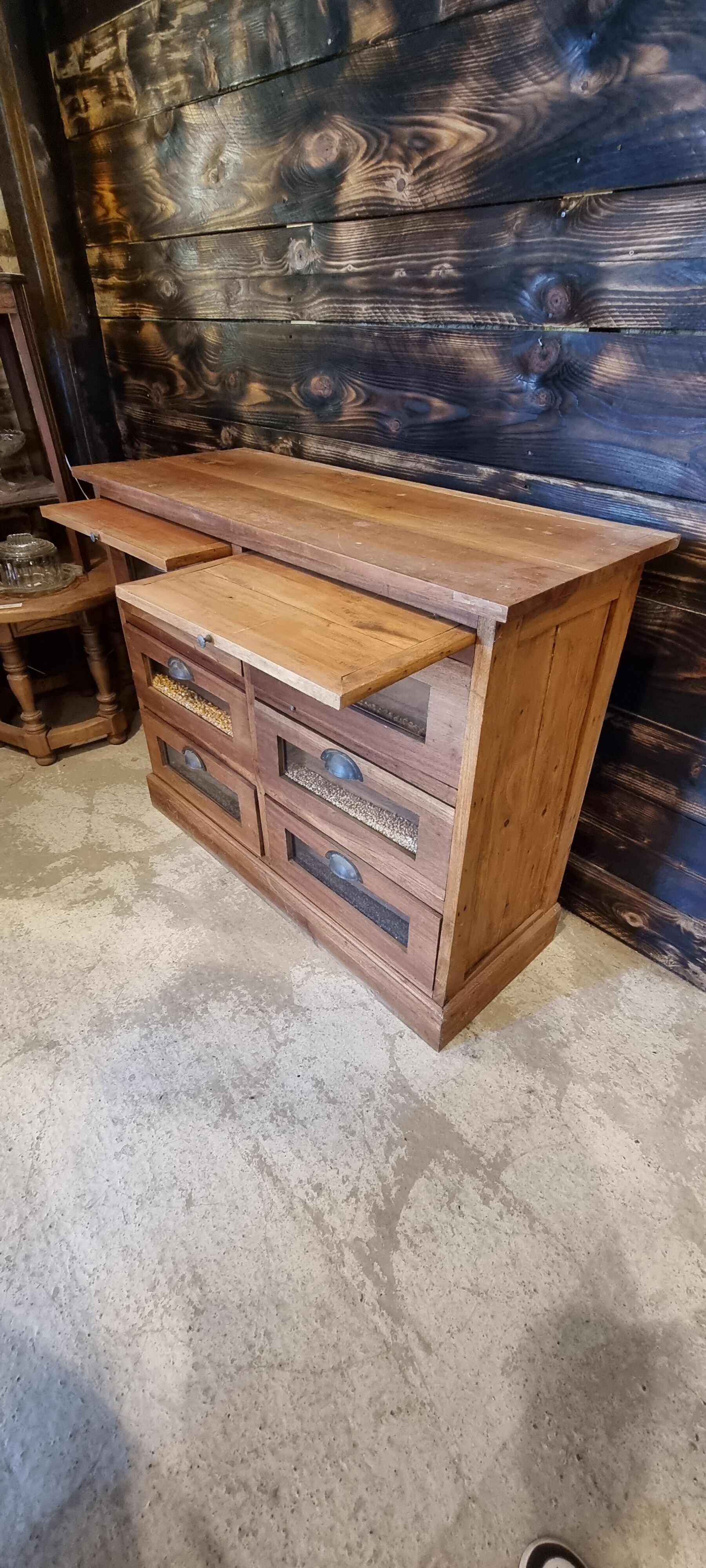 Meuble by trade (grain maker)