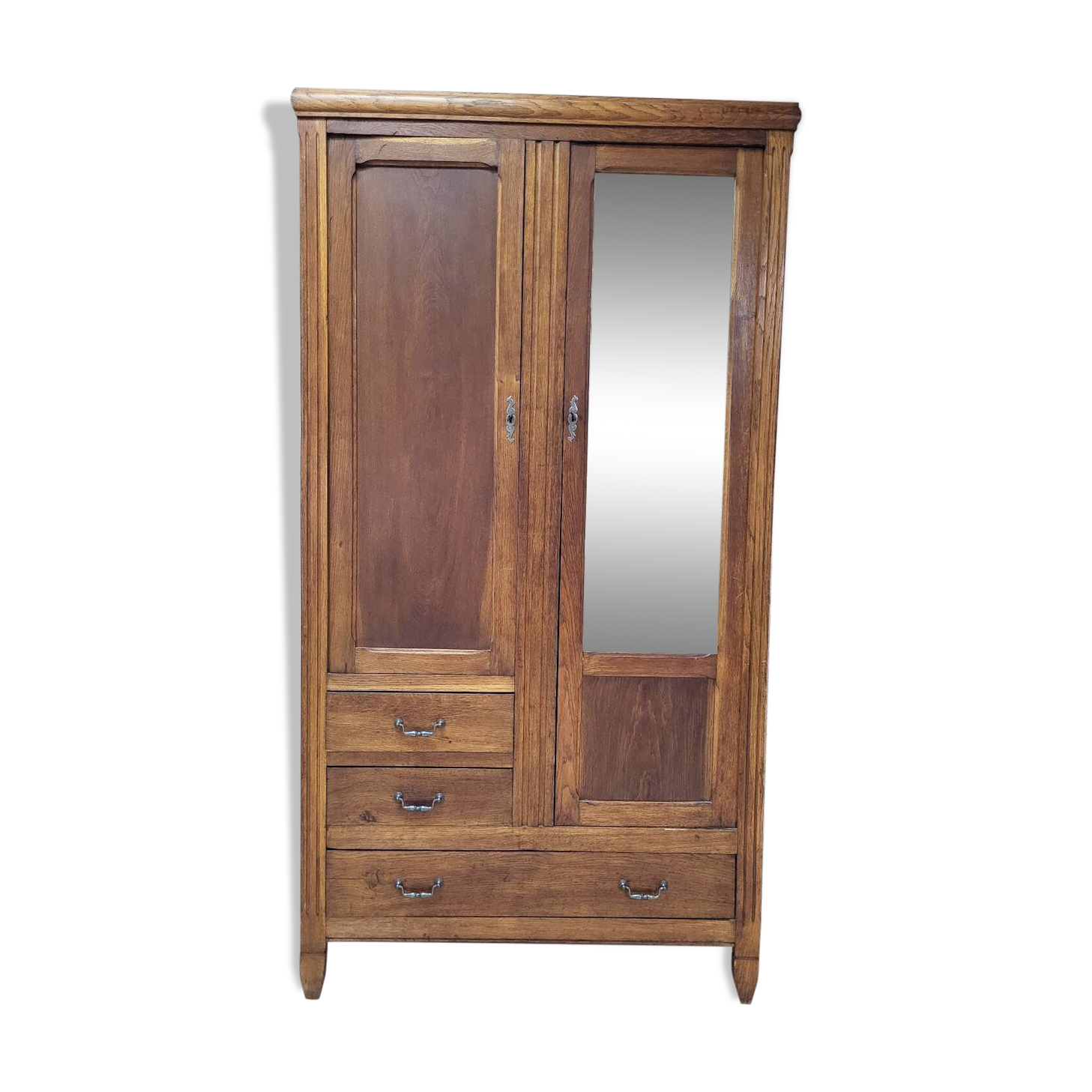 Armoire parisienne