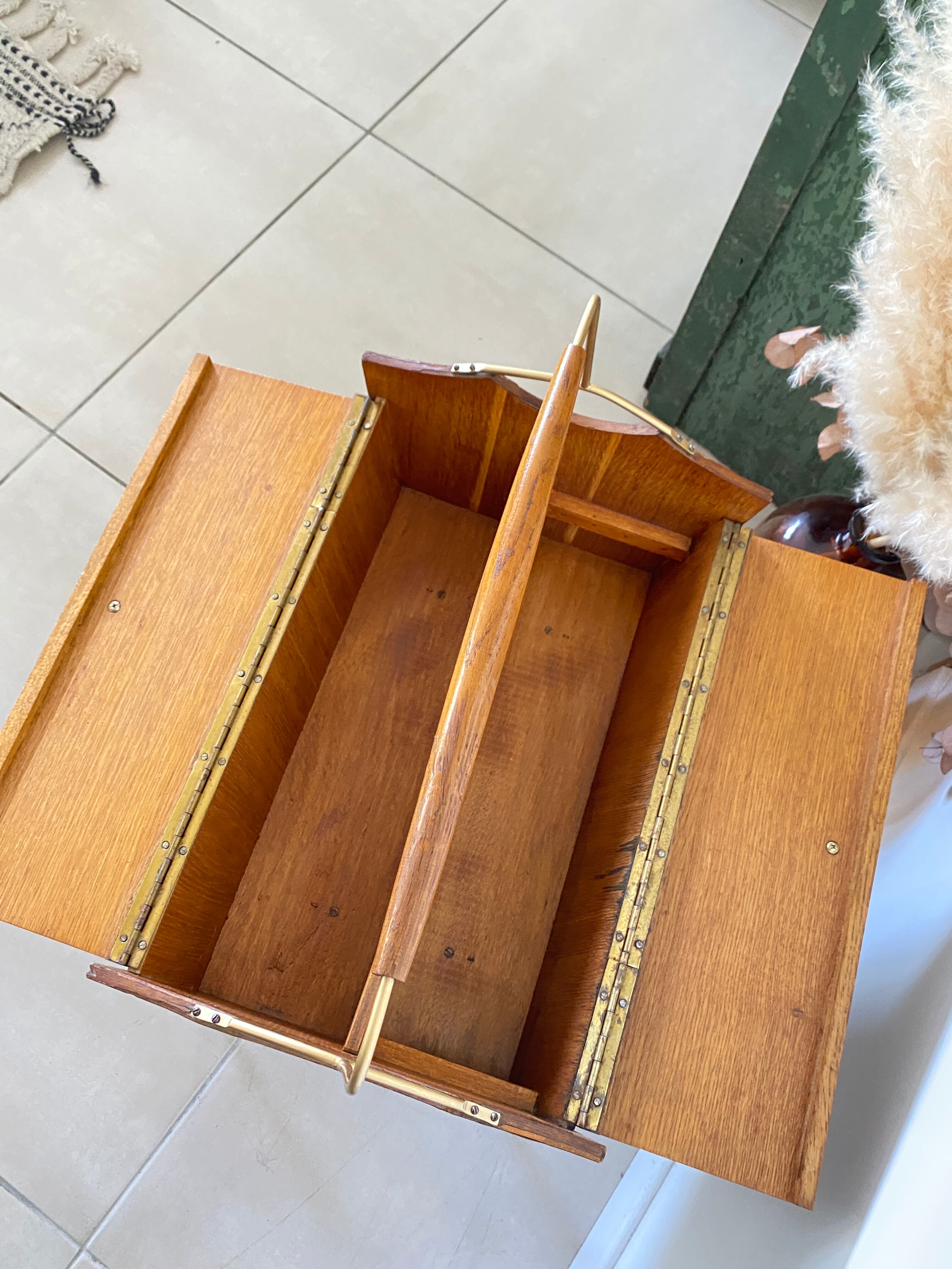 Vintage worker compass feet