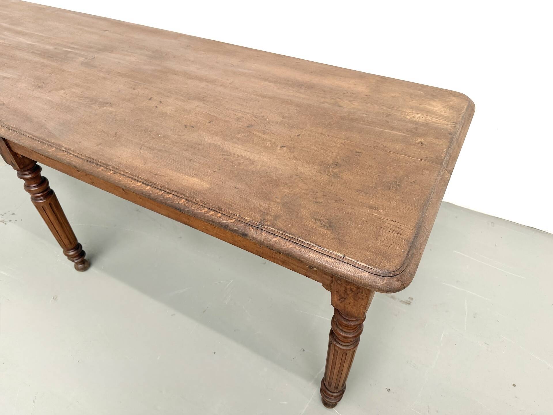 Table en chêne massif à 6 pieds tournés (1900)