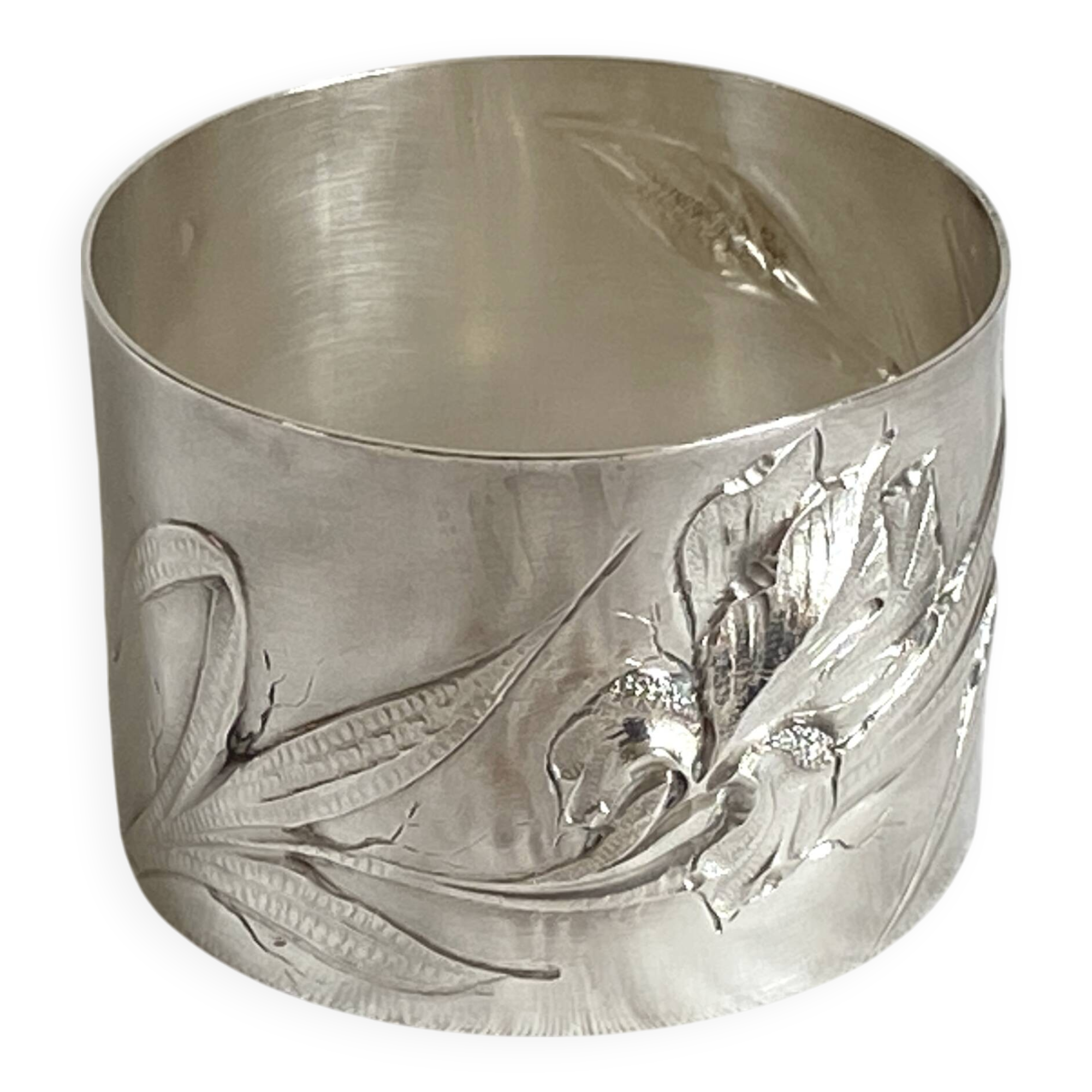 Solid silver napkin ring with Iris Art Nouveau decor
