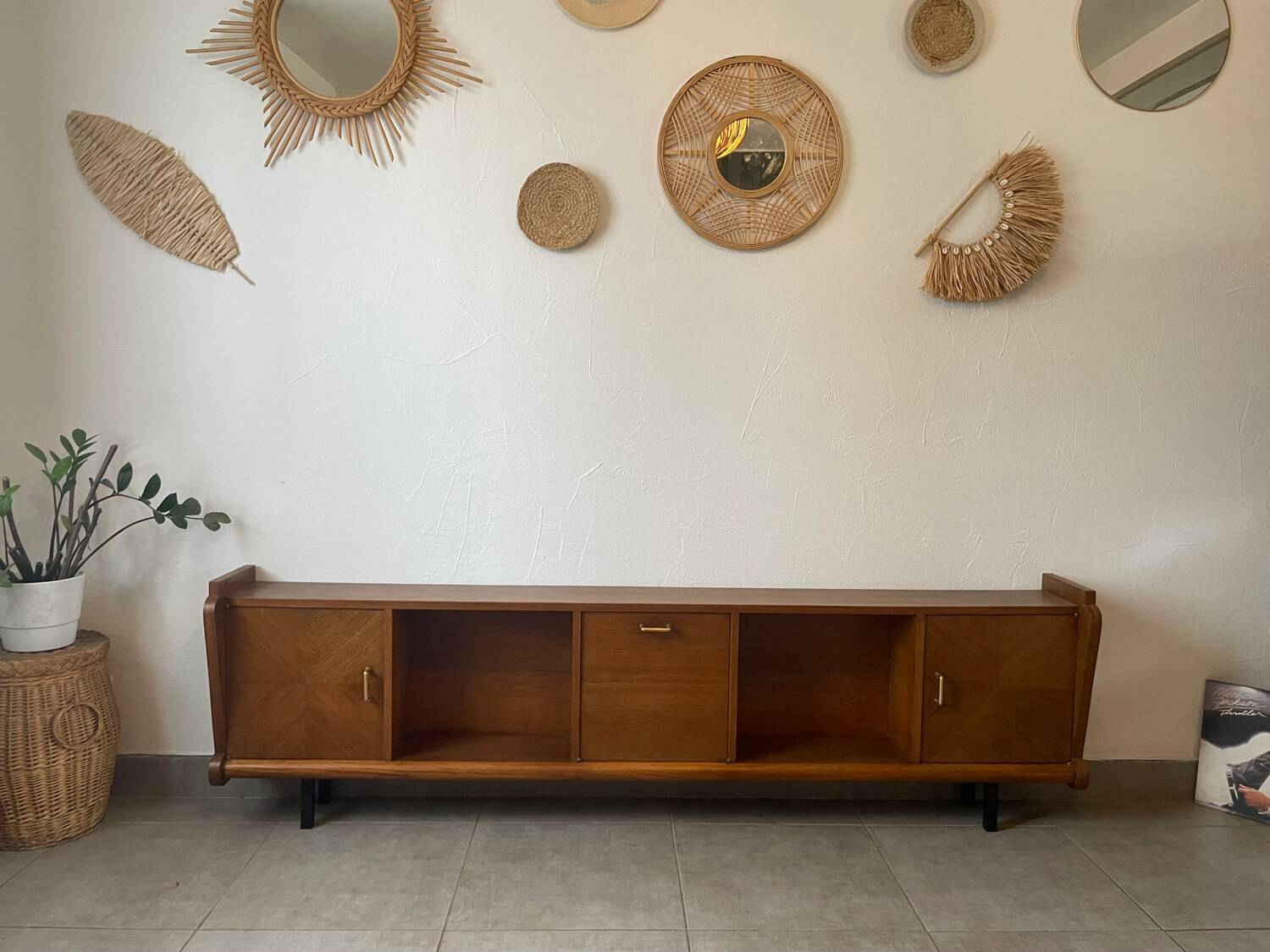 Vintage low oak sideboard (shallow)