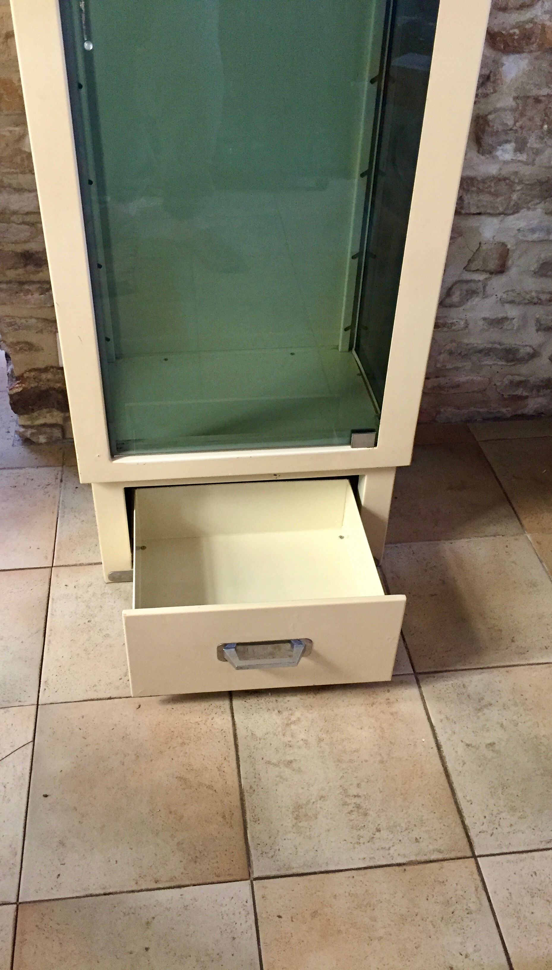 Armoire metallique vintage