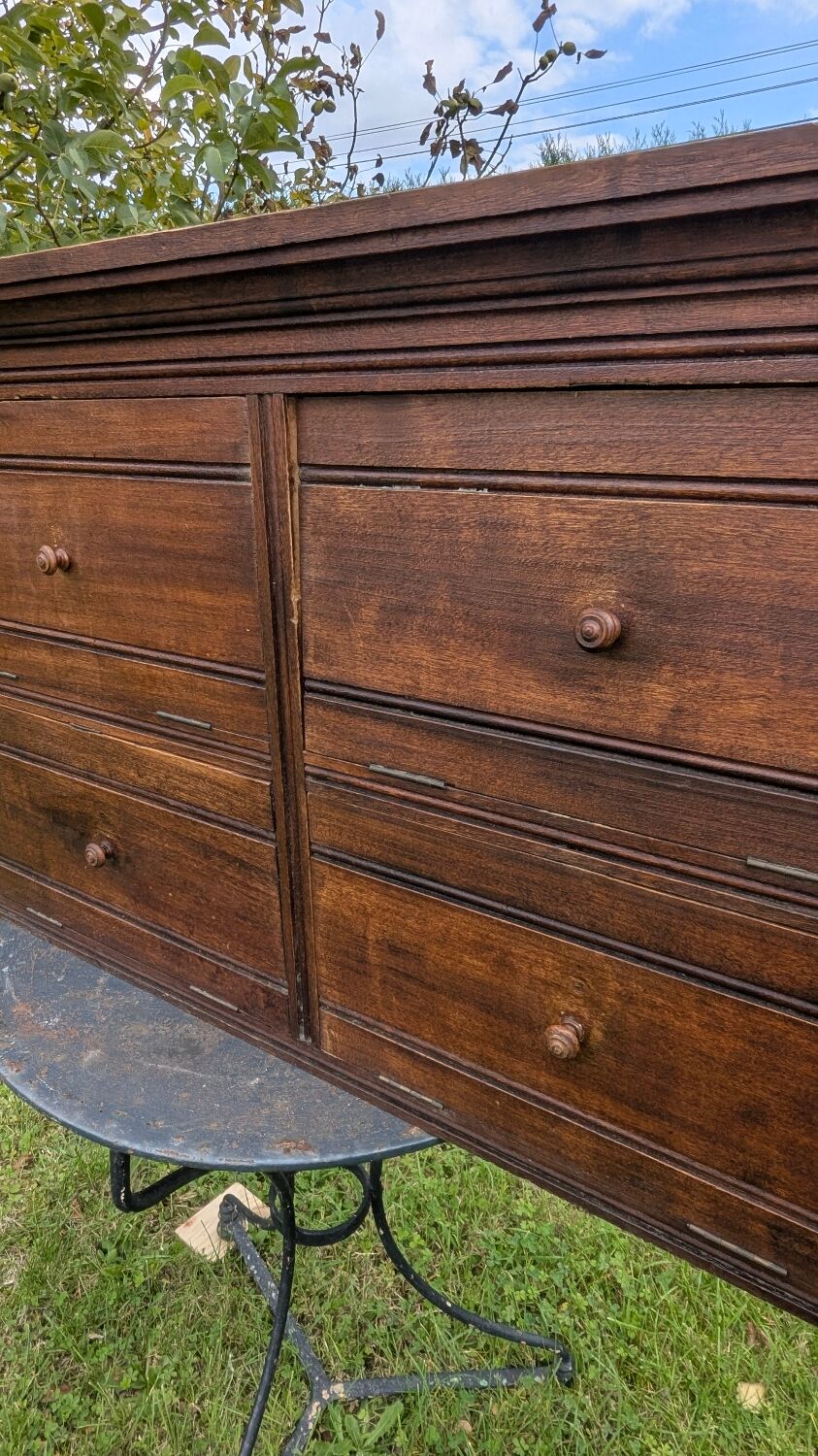 Notary's shelf with flaps