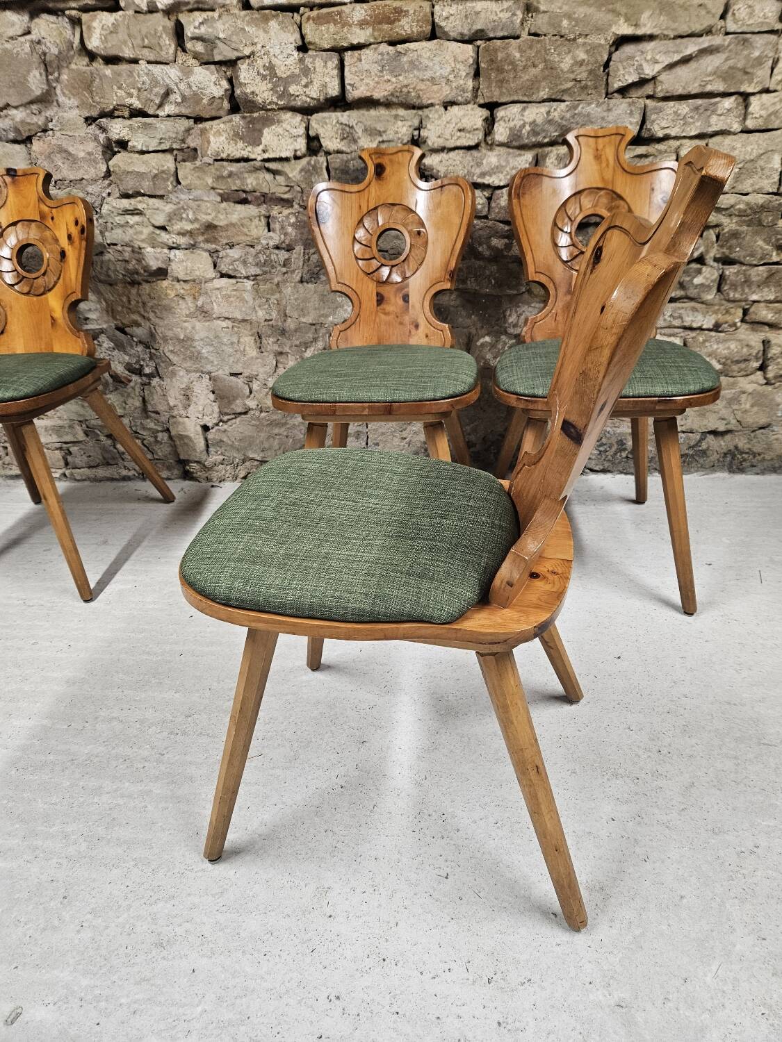 Lot 4 chaises auberge bistrot 1970"