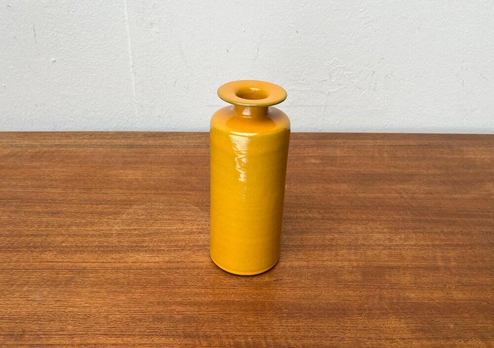 Minimalist vase from a German studio from the mid-century, pottery by BKW Böttger Keramik Wandsbek, Hamburg, 1960s.