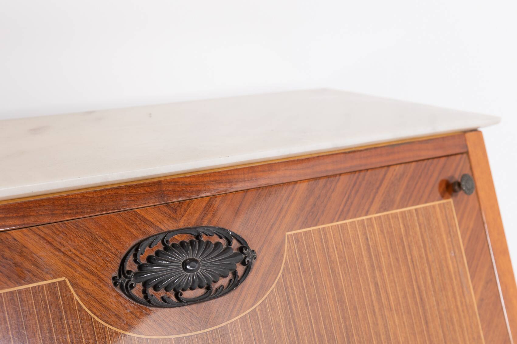 Mid-century Italian chest of drawers by Martineli, 1950