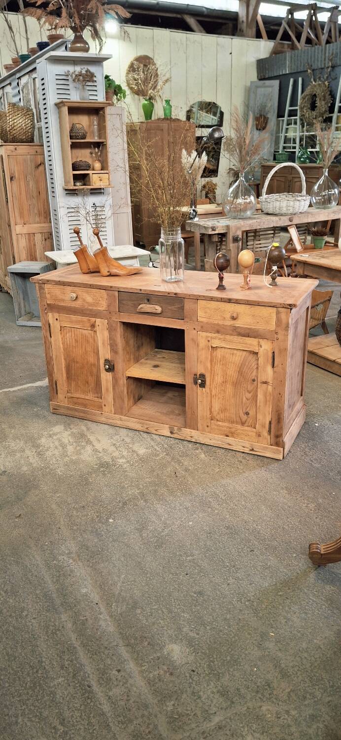 Antique counter