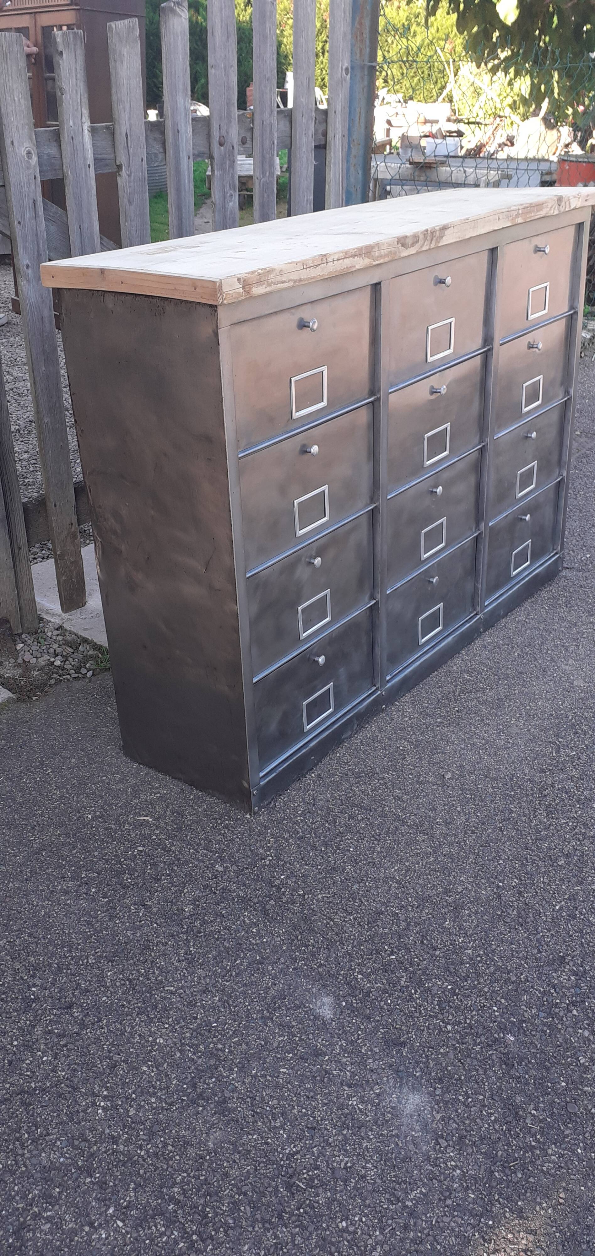 Meuble 12 clapets