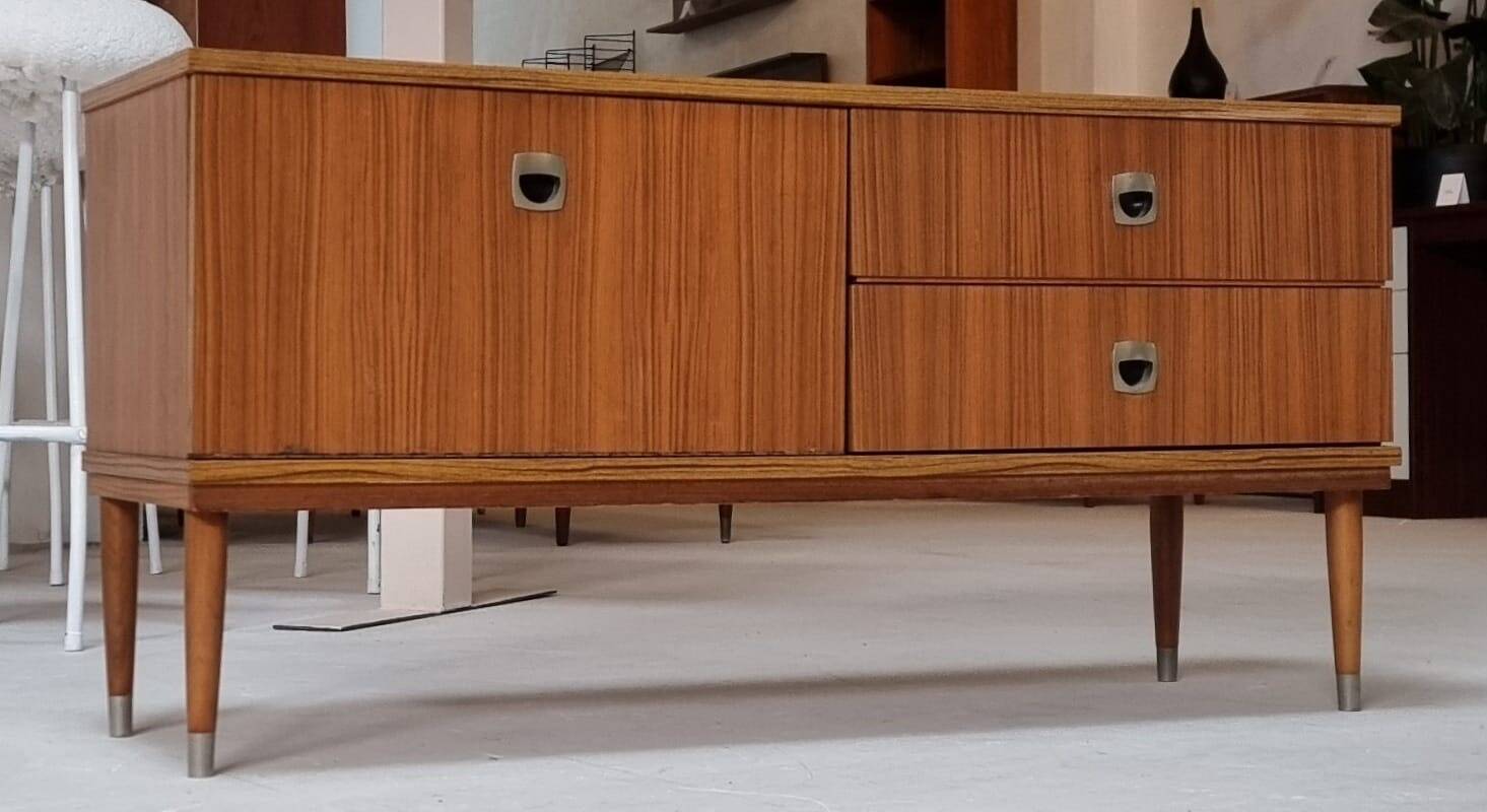 Buffet du milieu du siècle