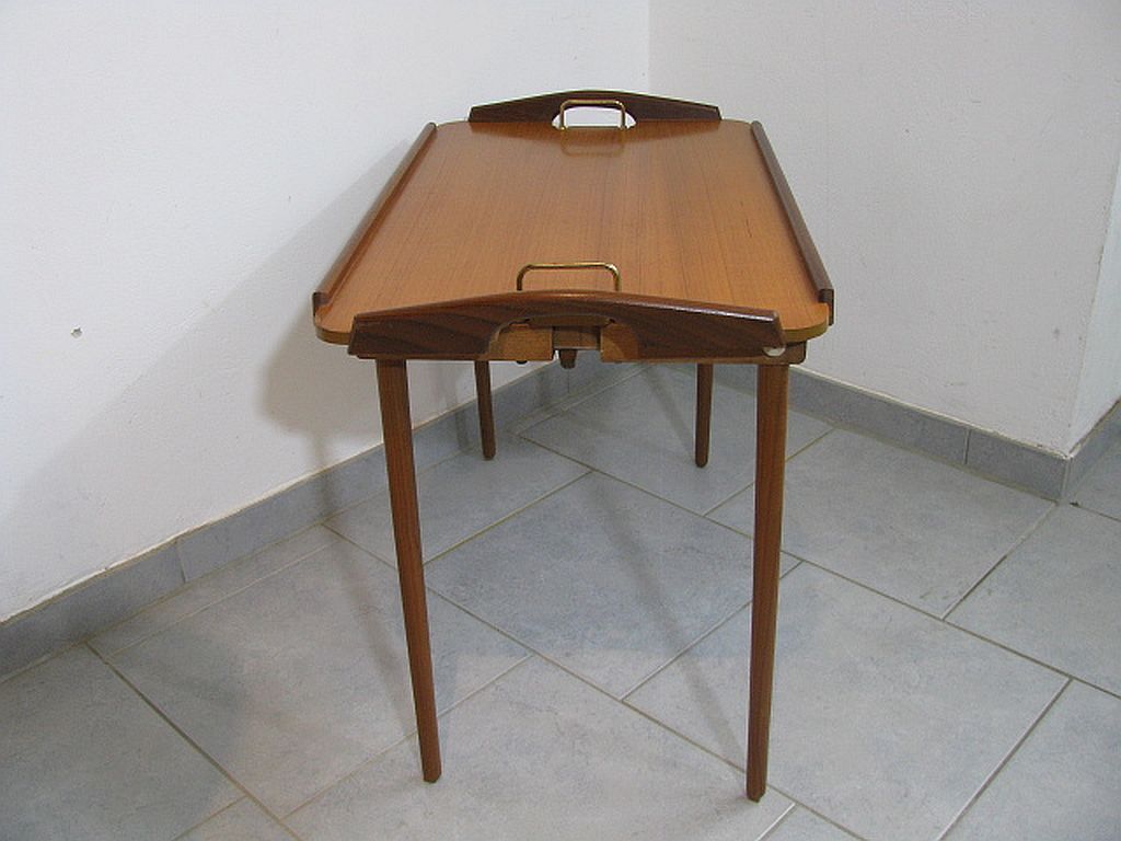 Table d'appoint plateau de service Aase Dreieri Ganddal Norvège  en teck et chêne années 1960