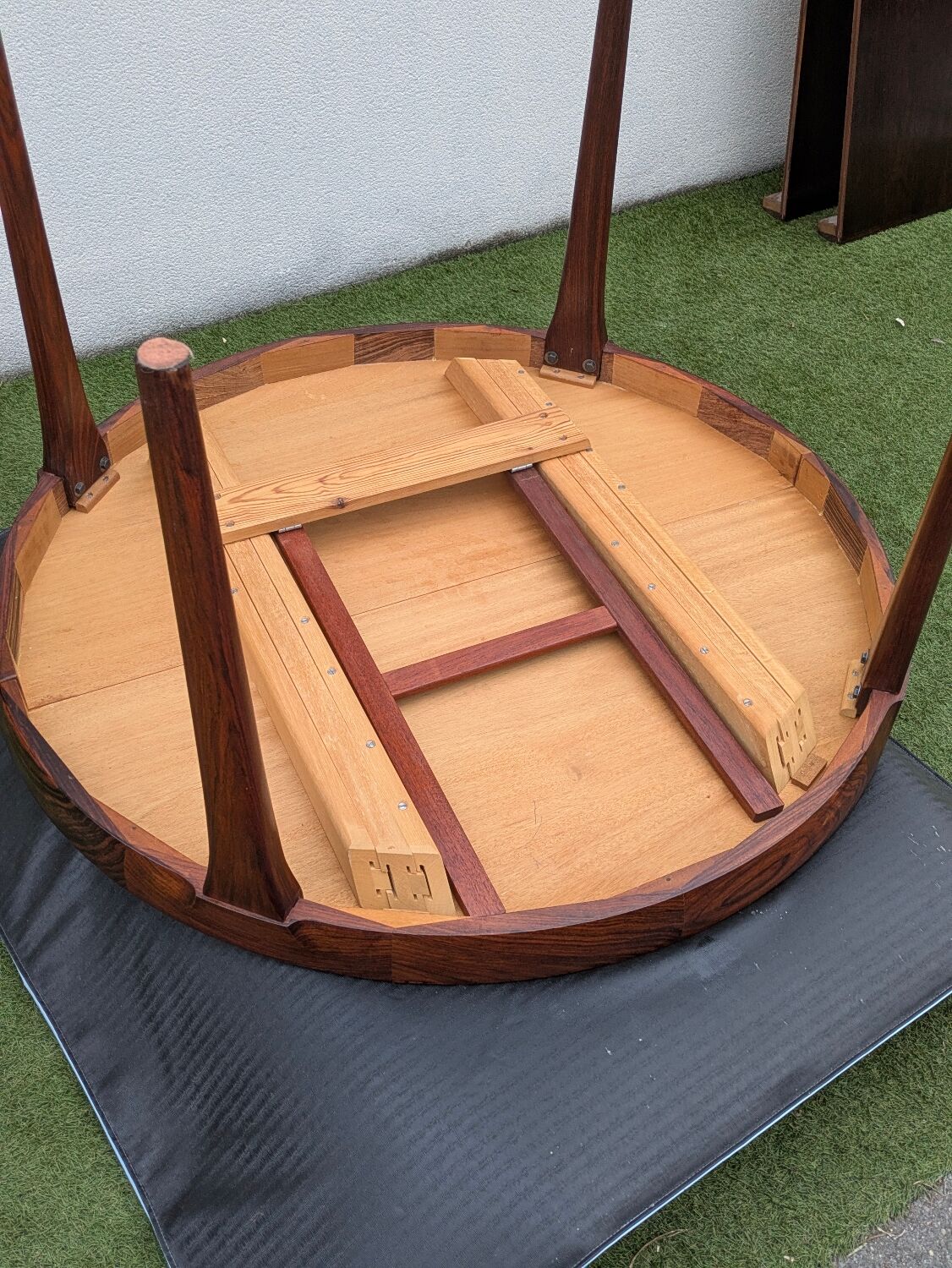 Extendable dining table in rosewood – Ib Kofod-Larsen – Denmark,