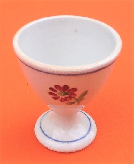 Duo de coquetiers  Porcelaine blanche à décor floral