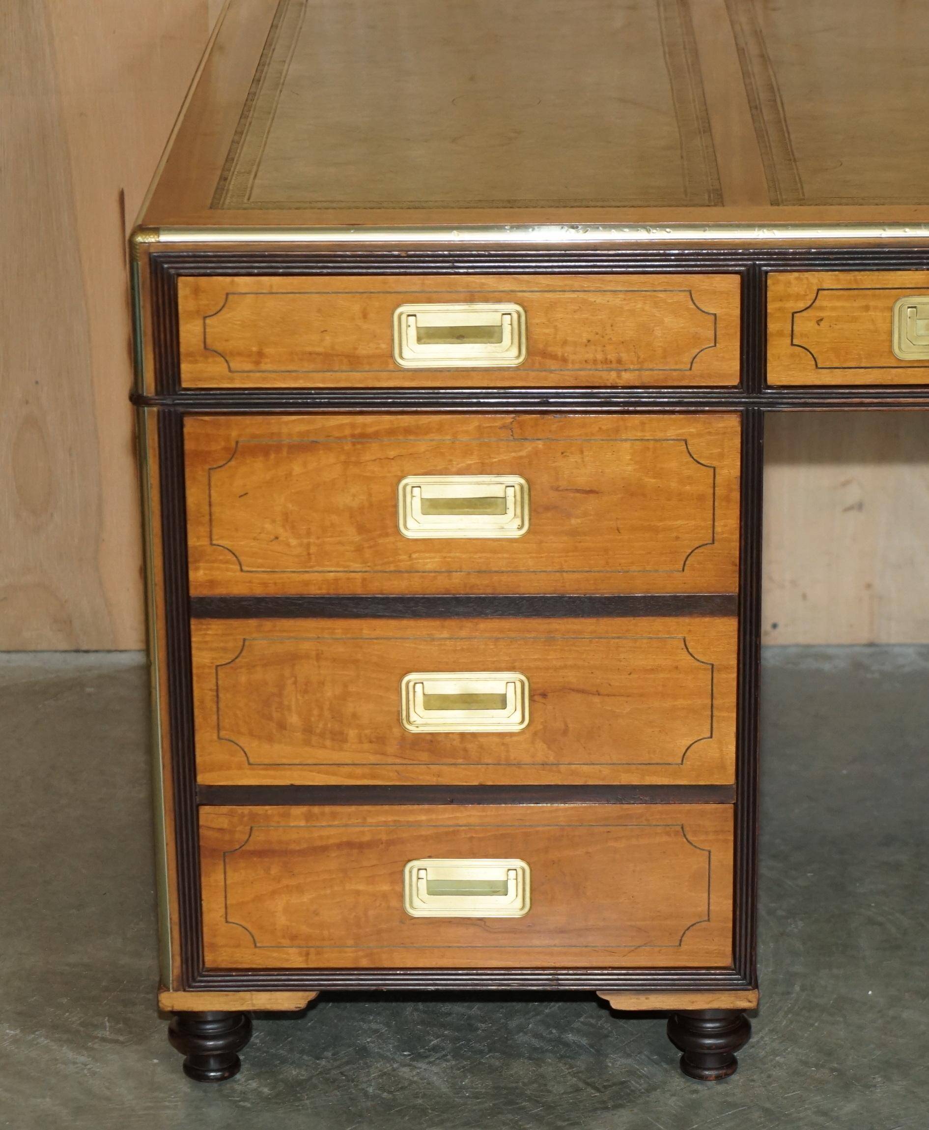 Partner desk with extra large double-sided base