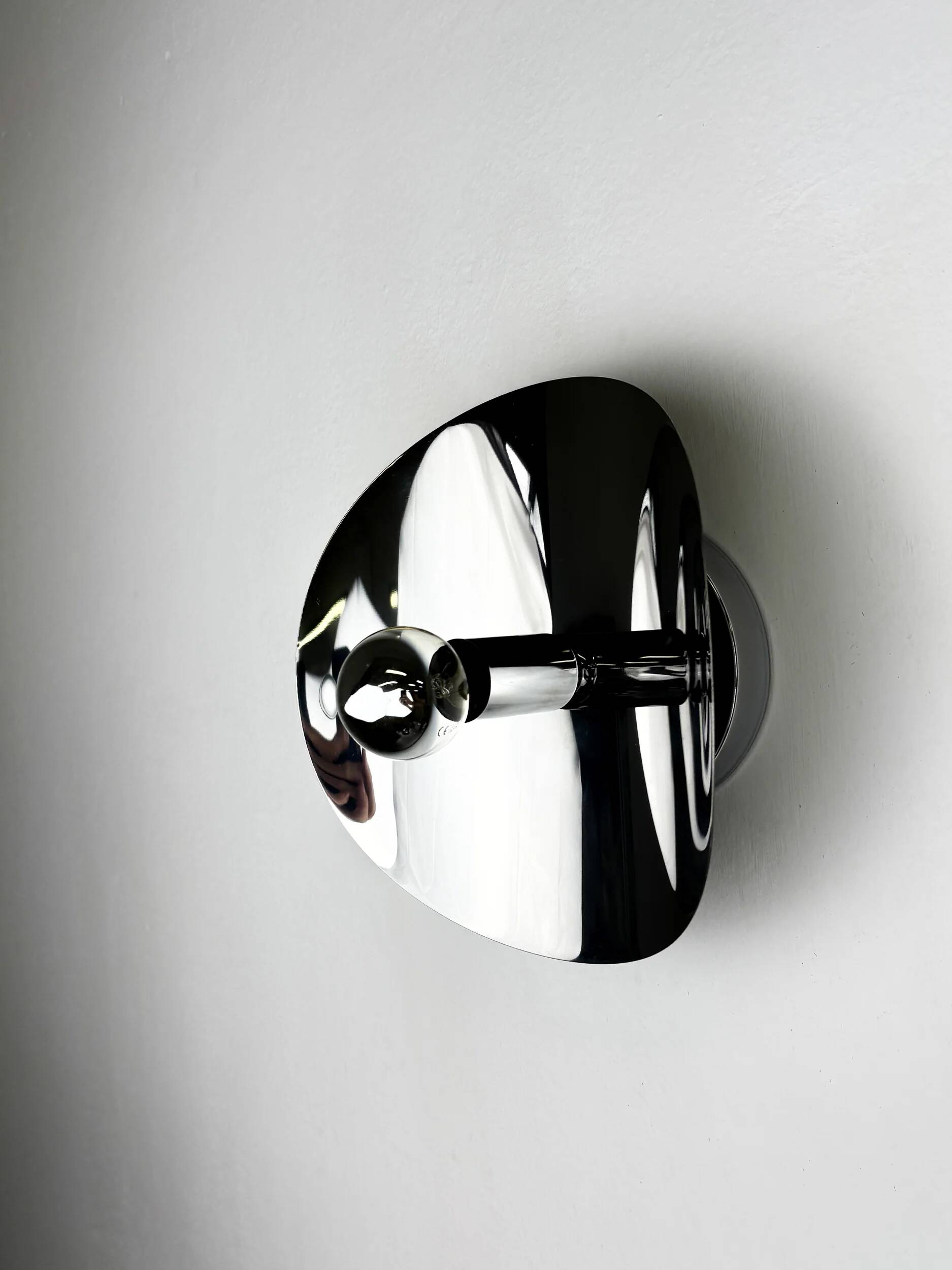 Applique "Folio", époque spatiale, métal chromé, Italie, 1970