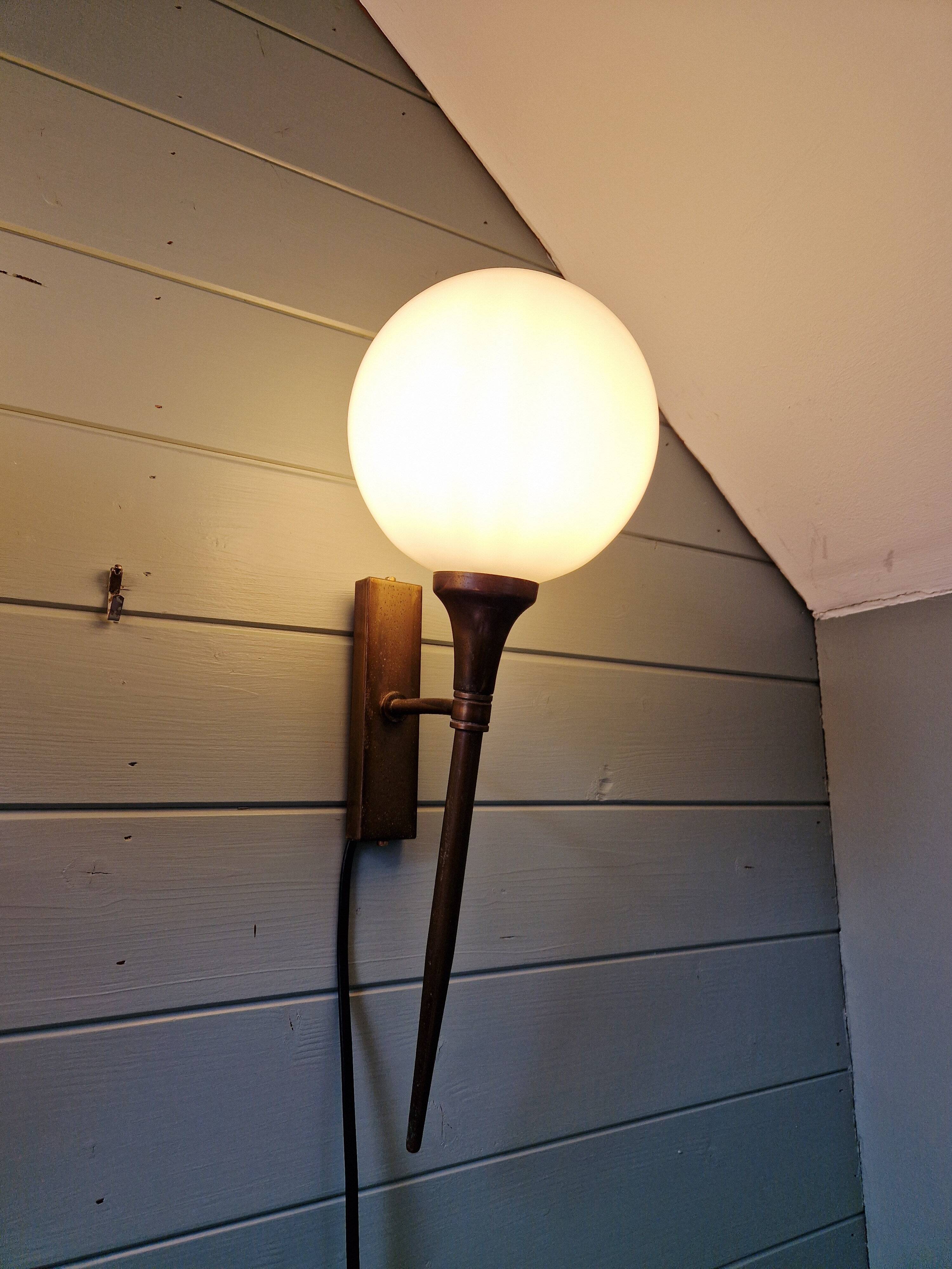 Pair of Art Deco wall sconces in brass and white opaline, 1930.