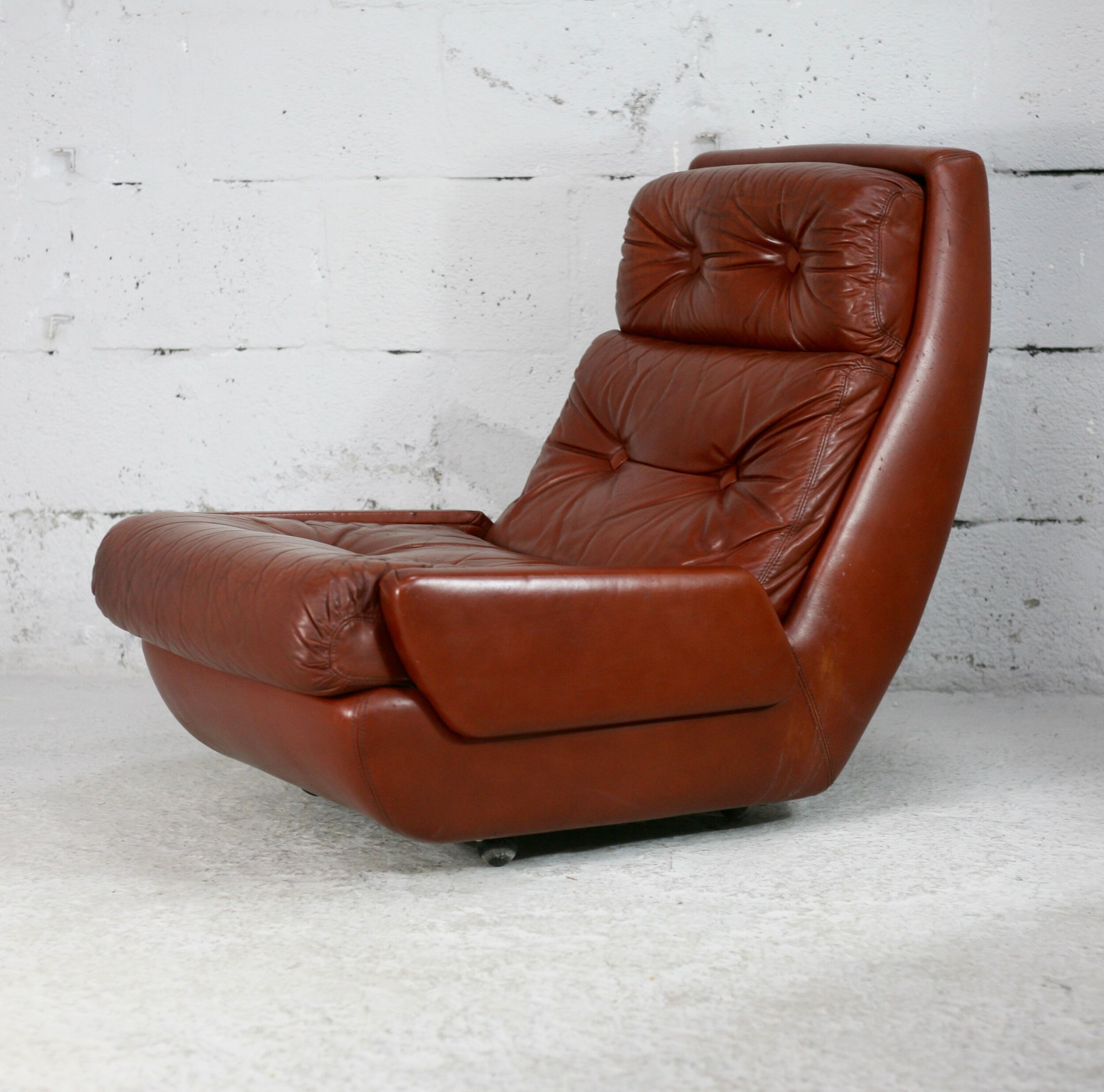 Easy chair "space age". Jean Prévost, France, leather, circa 1970