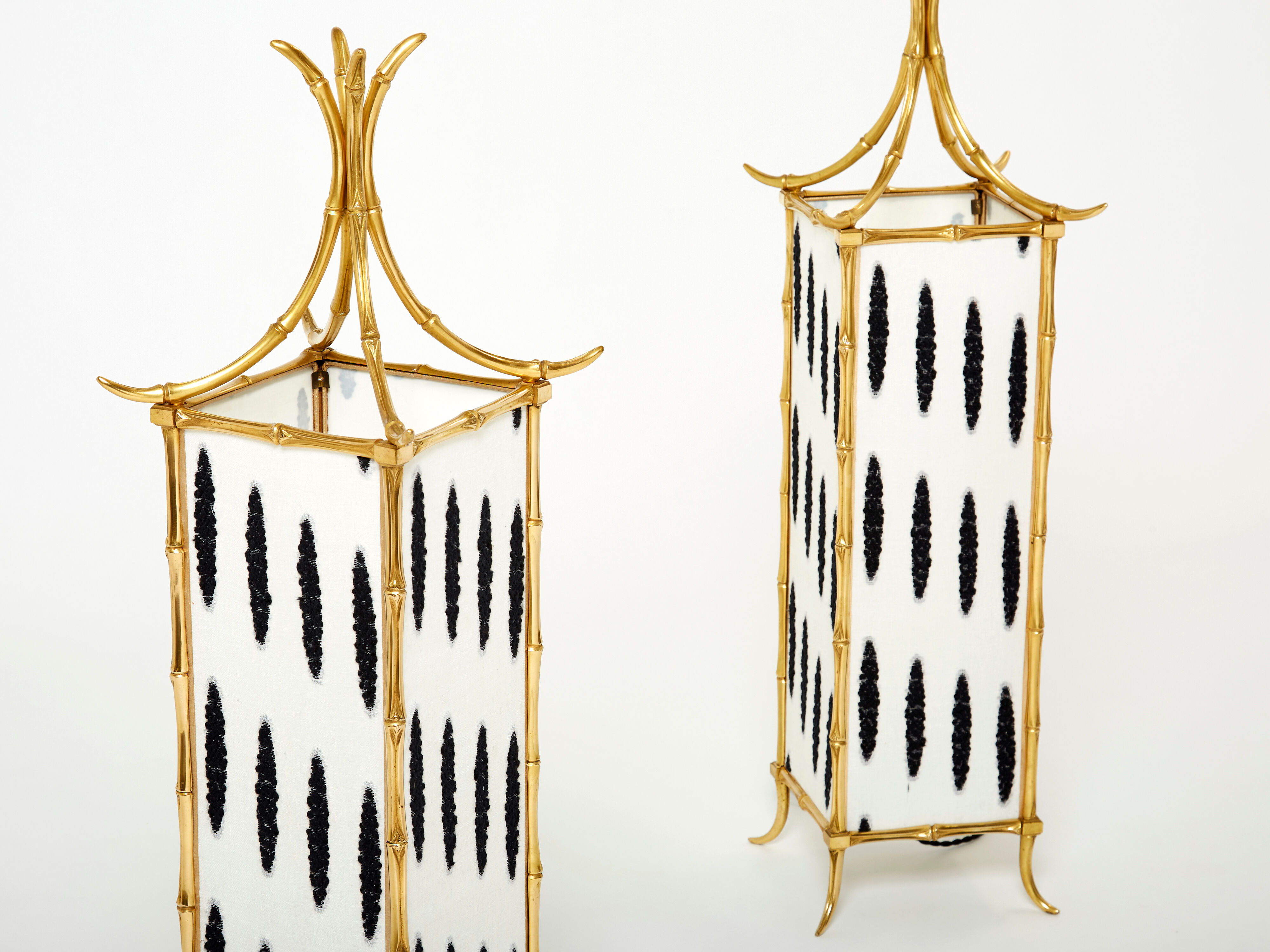 Pair of brass lantern lamps and fabrics from Maison Baguès 1960