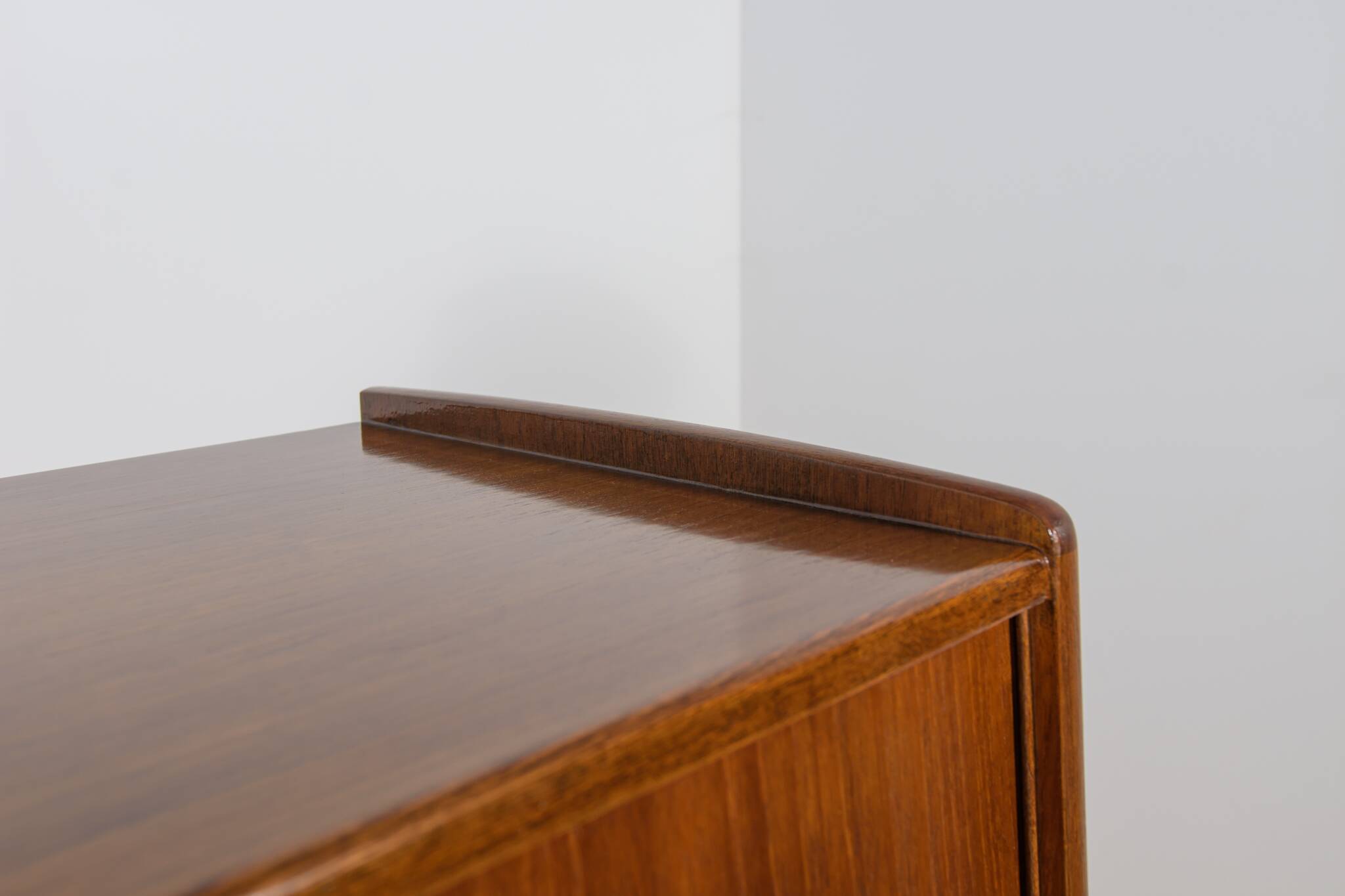 Buffet haut en teck de style moderne du milieu du siècle, fabriqué par Farso Mobelfabrik, Danemark.