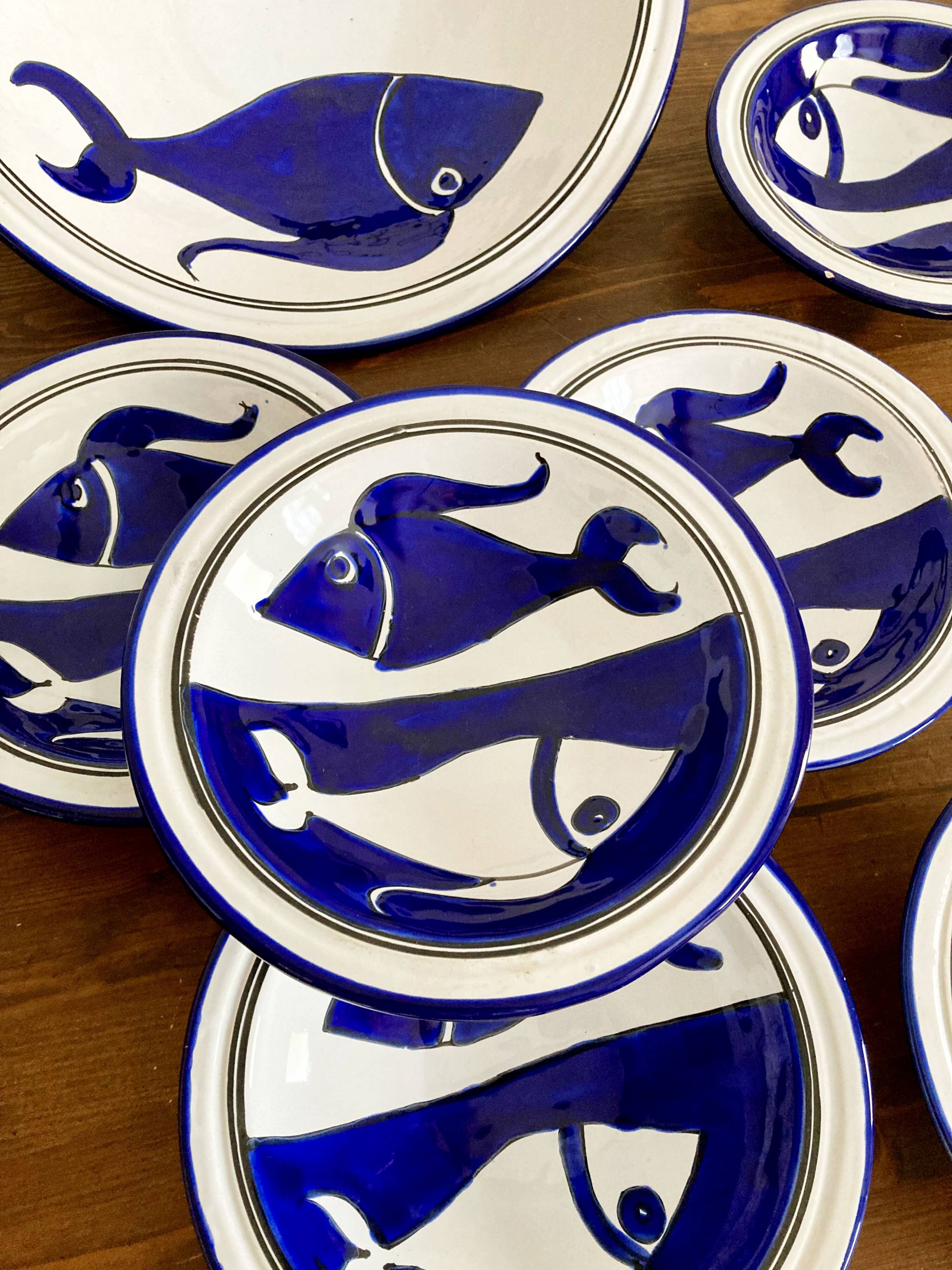 Mediterranean service, large dish and 6 soup plates
