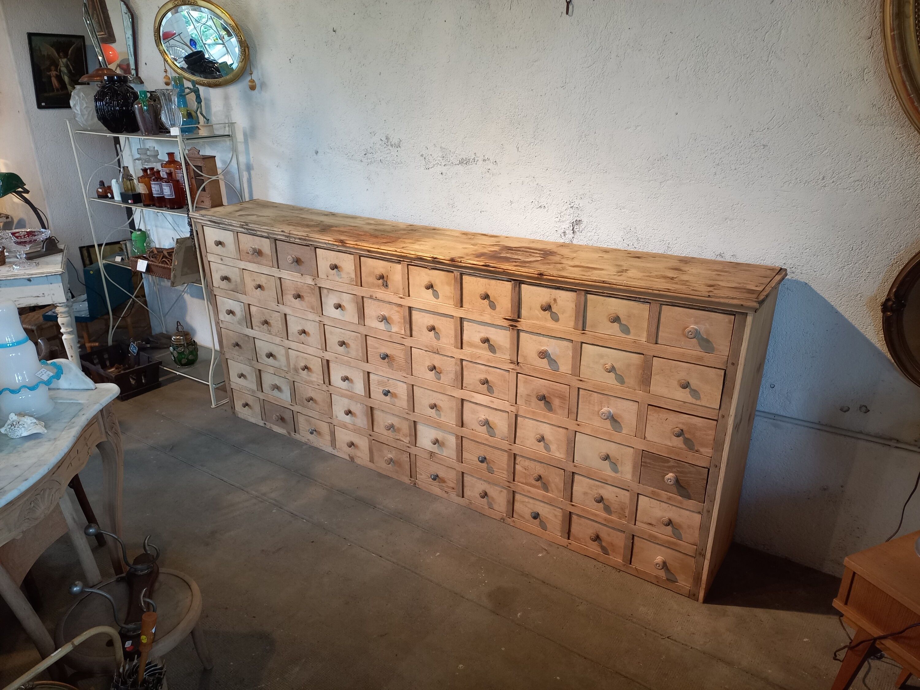 Trade cabinet with drawers