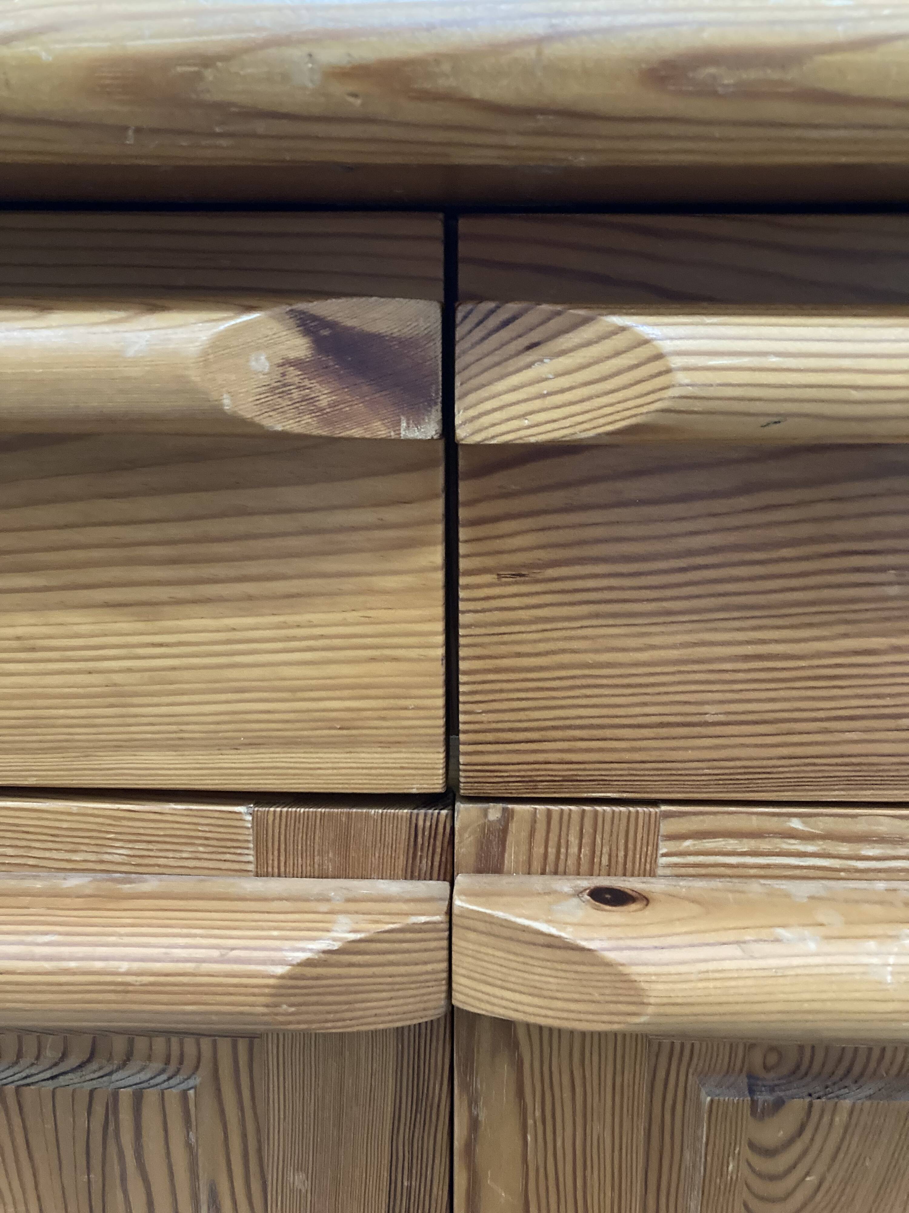 Buffet vintage en pin des années 70