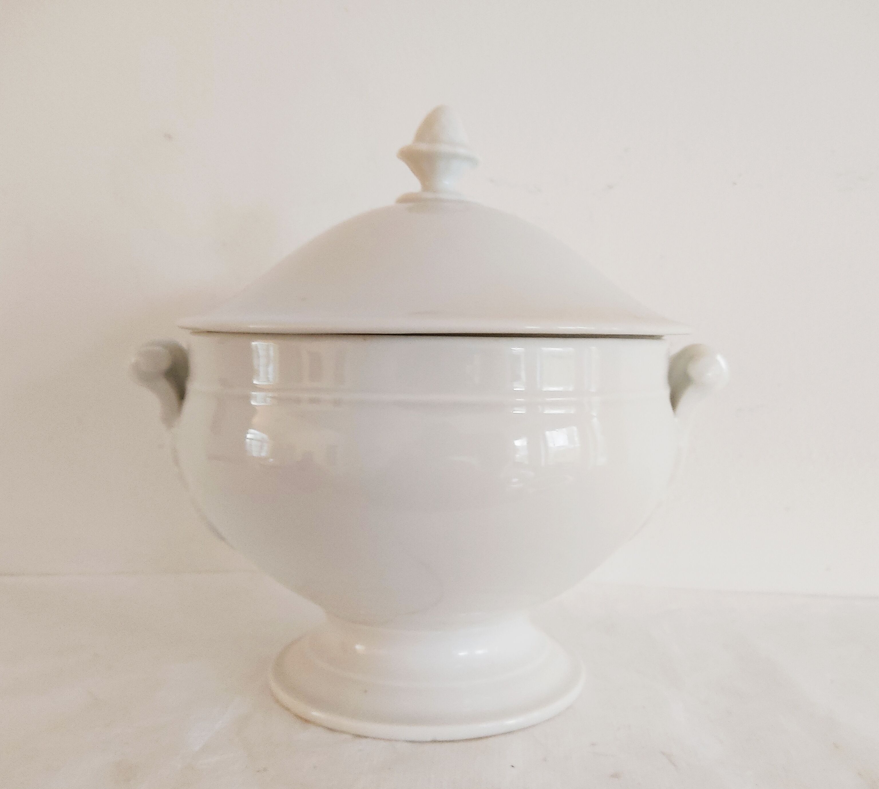 White porcelain soup kitchen, 19th century
