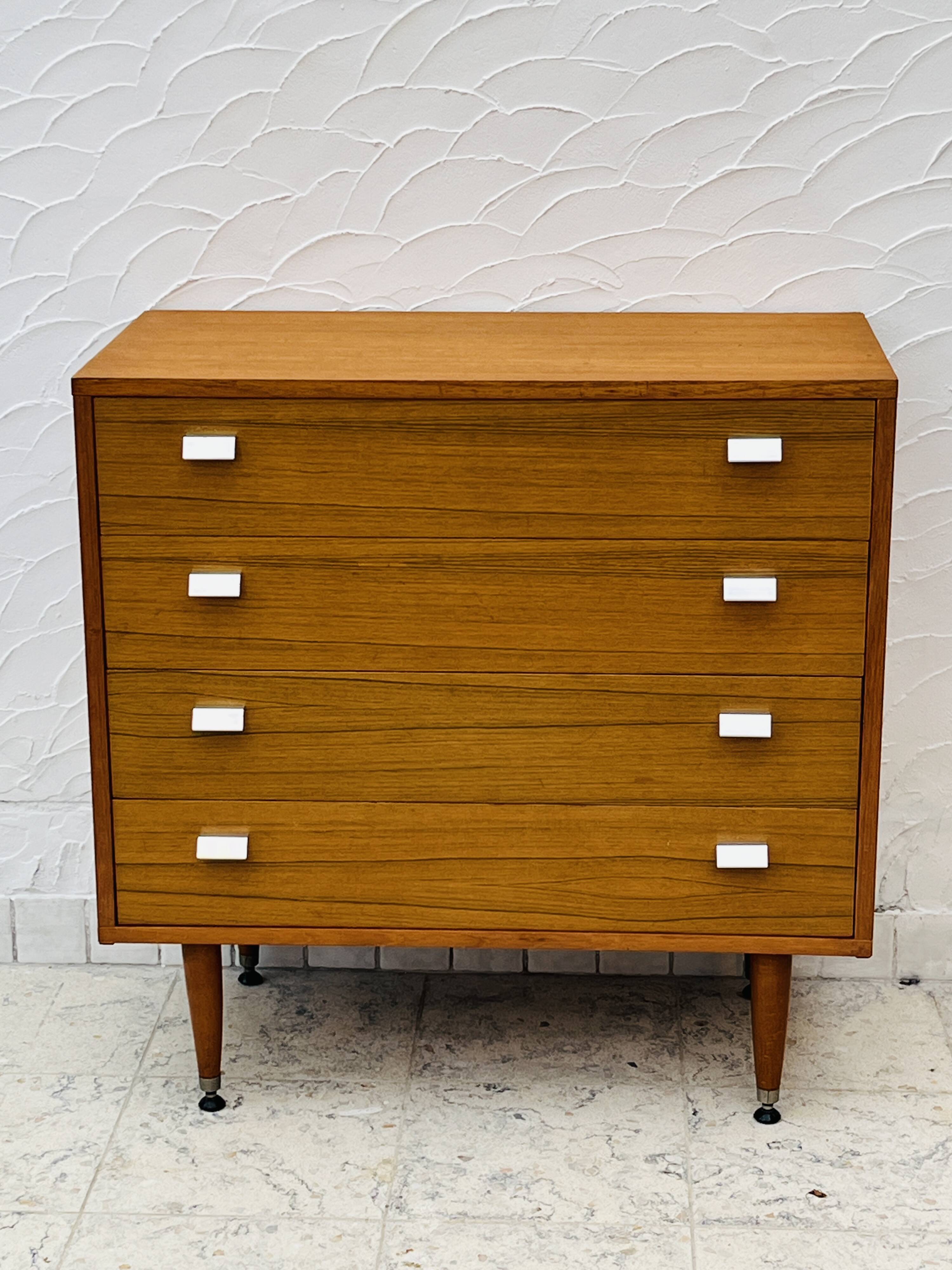 Vintage teak chest of drawers with 4 drawers from the 1960s in G-Plan style.