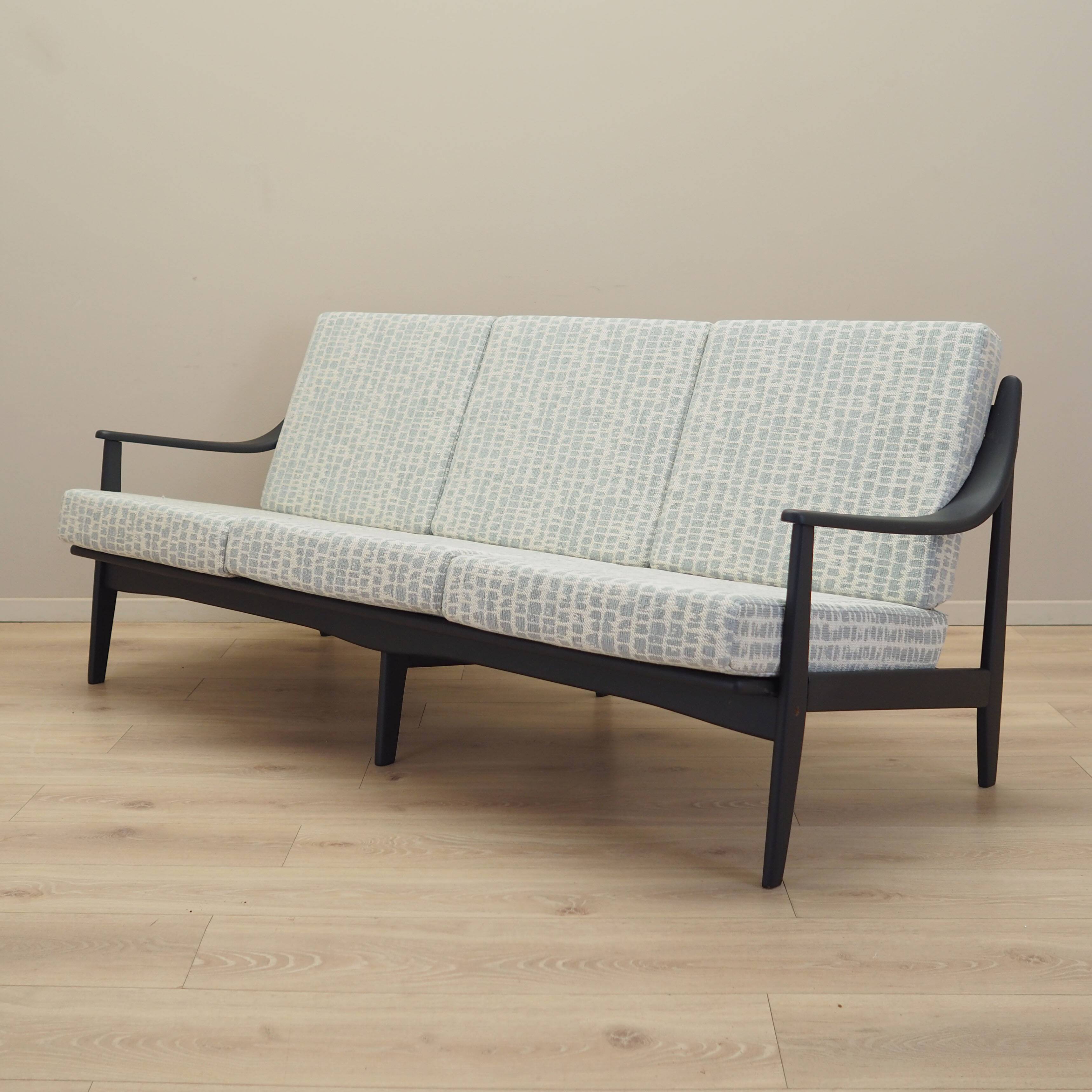 Canapé trois places, design danois, années 1960, production : Danemark
