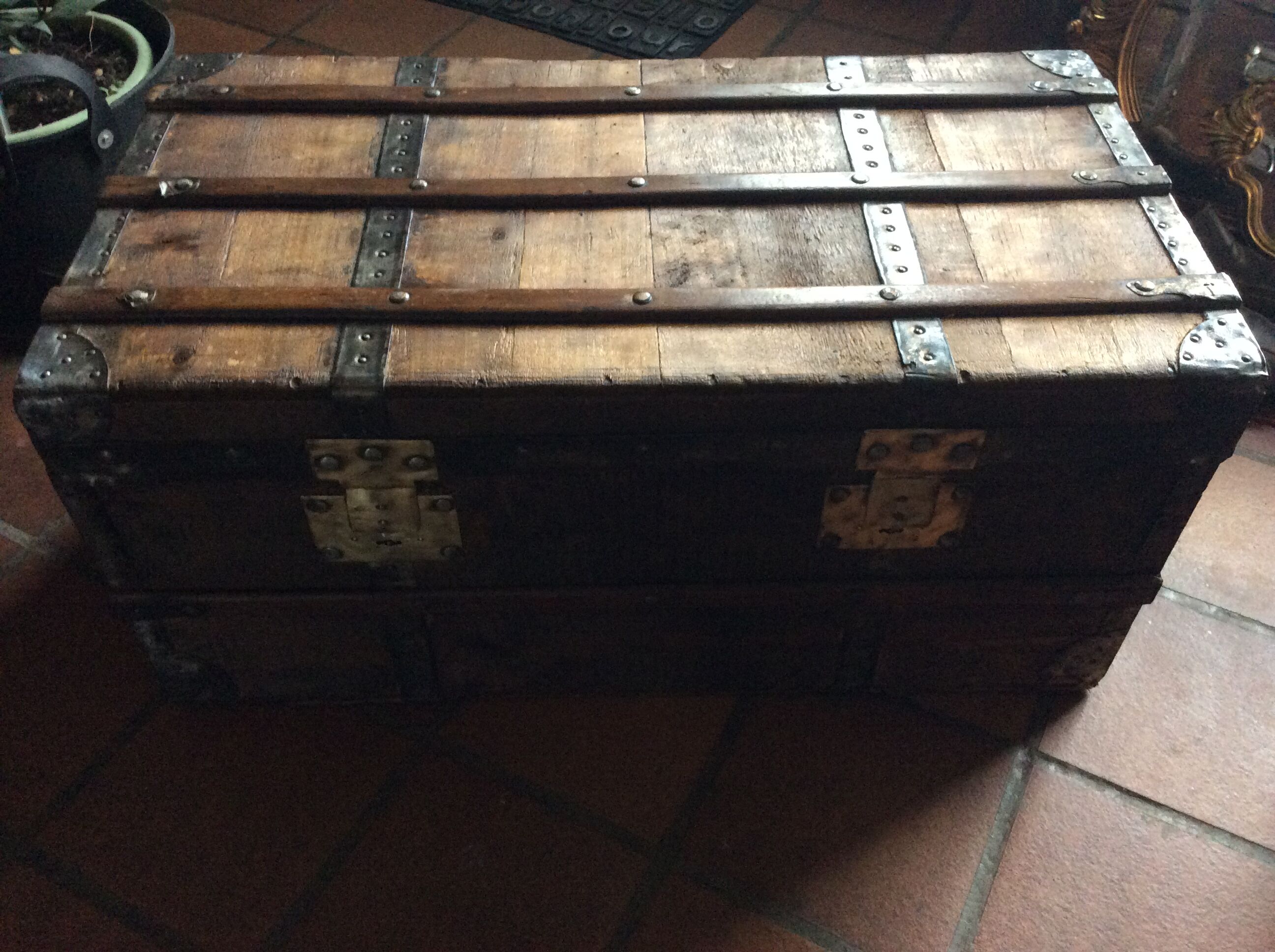 Travel trunk end 19 th century entirely renovated