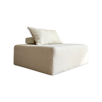Square ottoman and its cushions in buckle fabric