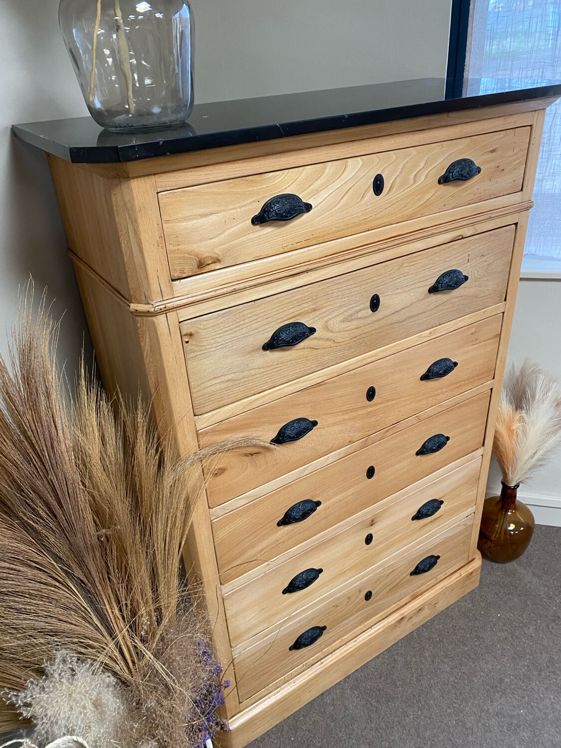 Chest of drawers, dresser