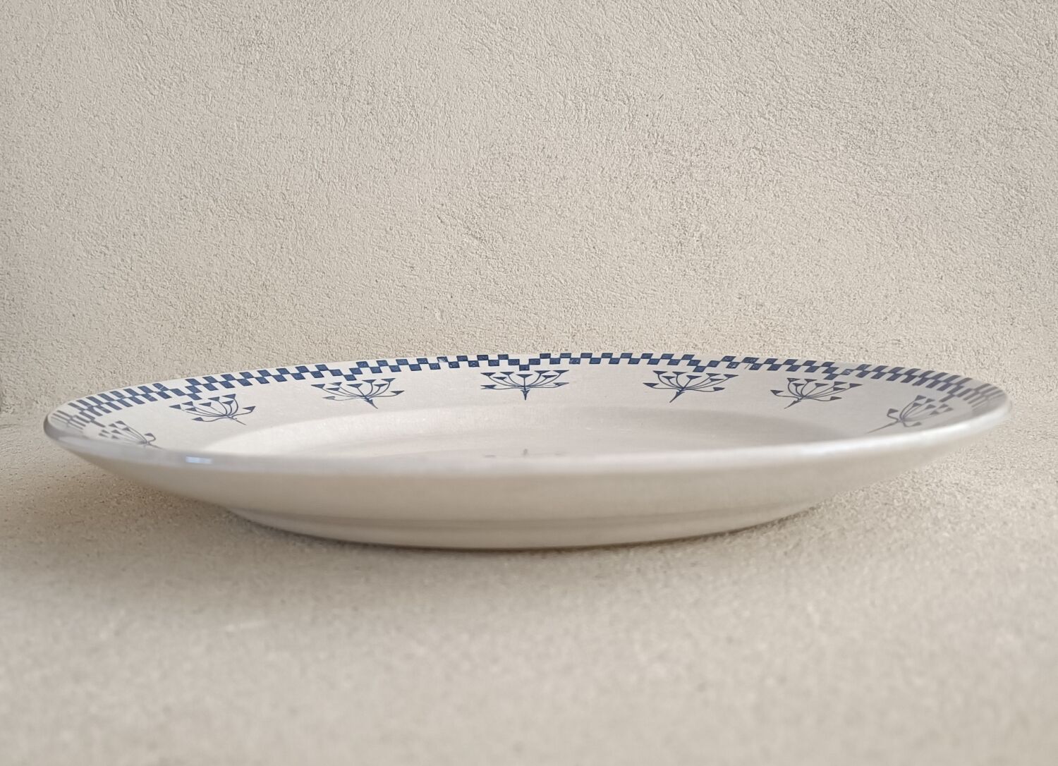 Round iron earth dish Creil and Montereau