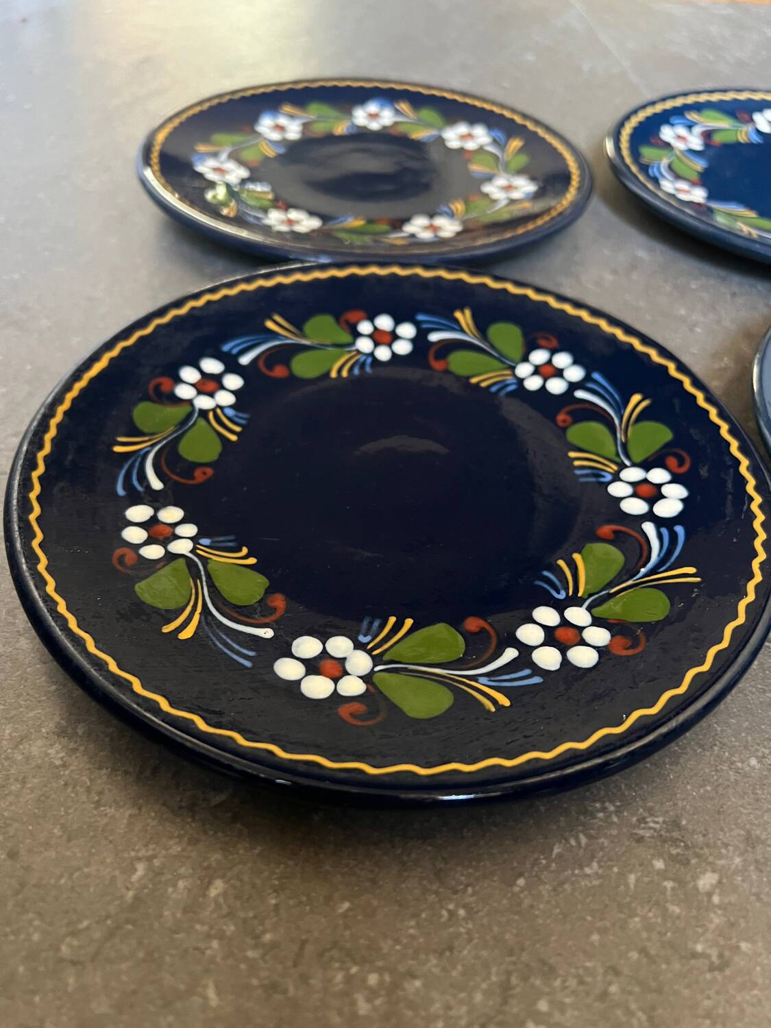 Ceramic dessert plates