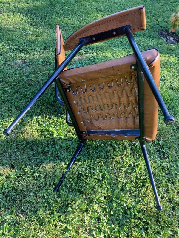 Rare fauteuil en skaï marron clair, de ''Colette Gueden'' , designer des années 50