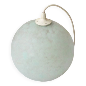 Glass ball suspension