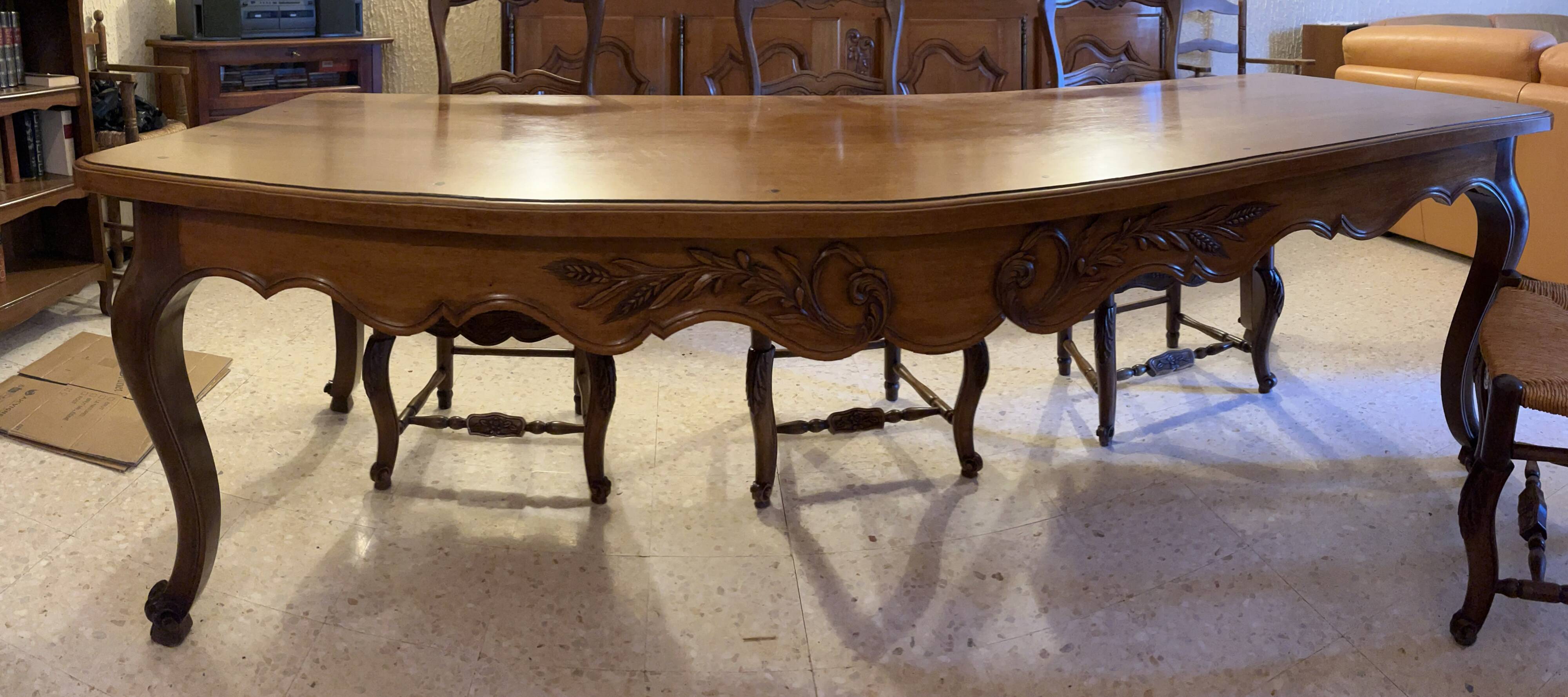 Dining room table and 6 chairs