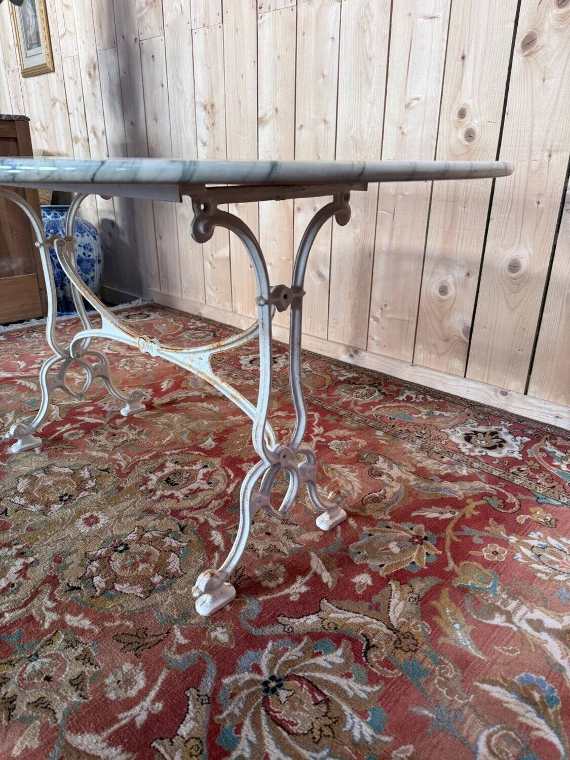 Bistro table – Art Nouveau style – Cast iron and veined marble – Period 1900